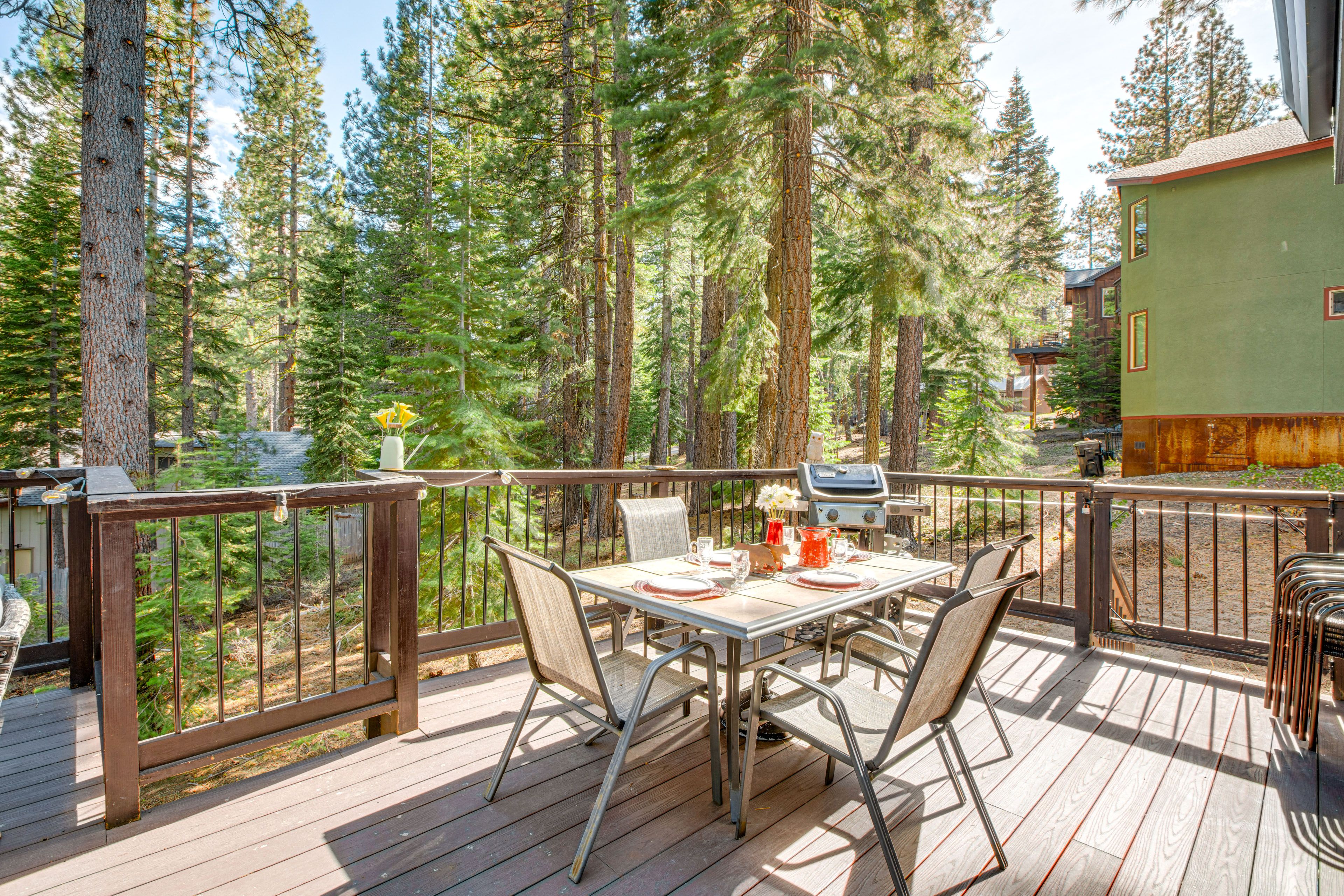Furnished Deck | Outdoor Dining