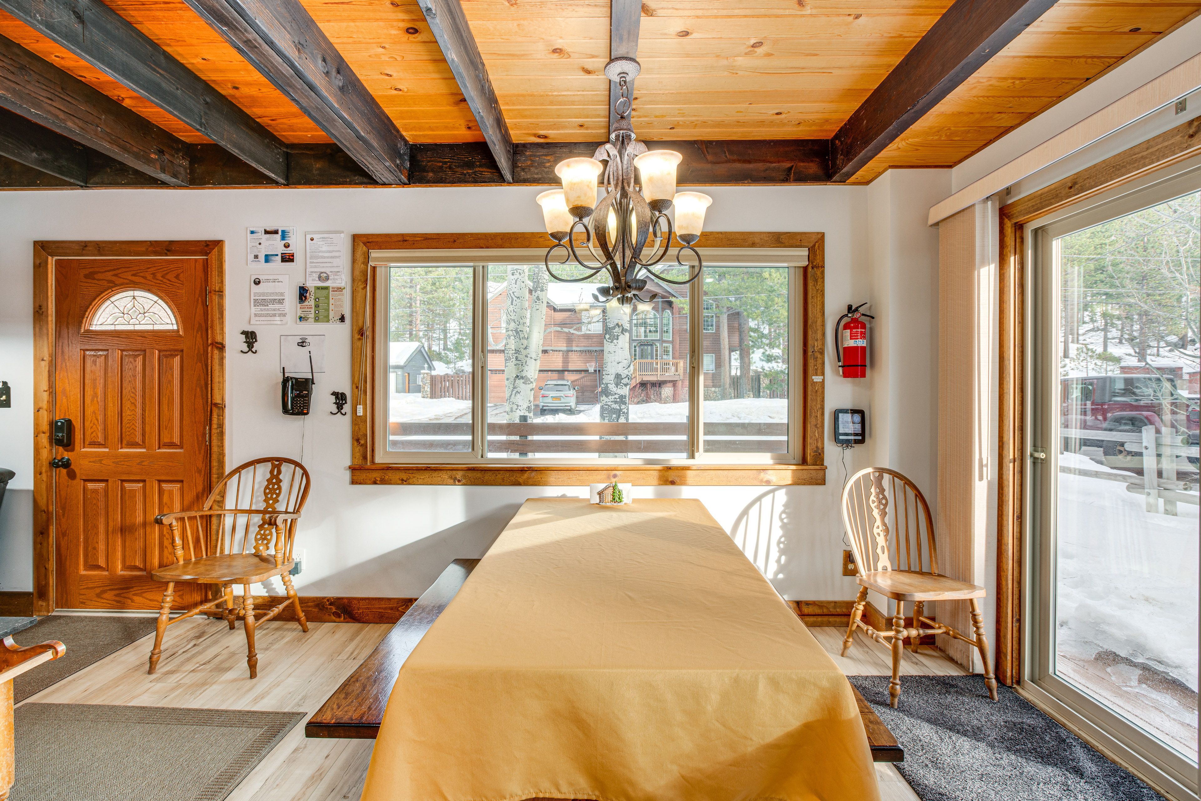 Dining Area | Dishes & Flatware Provided