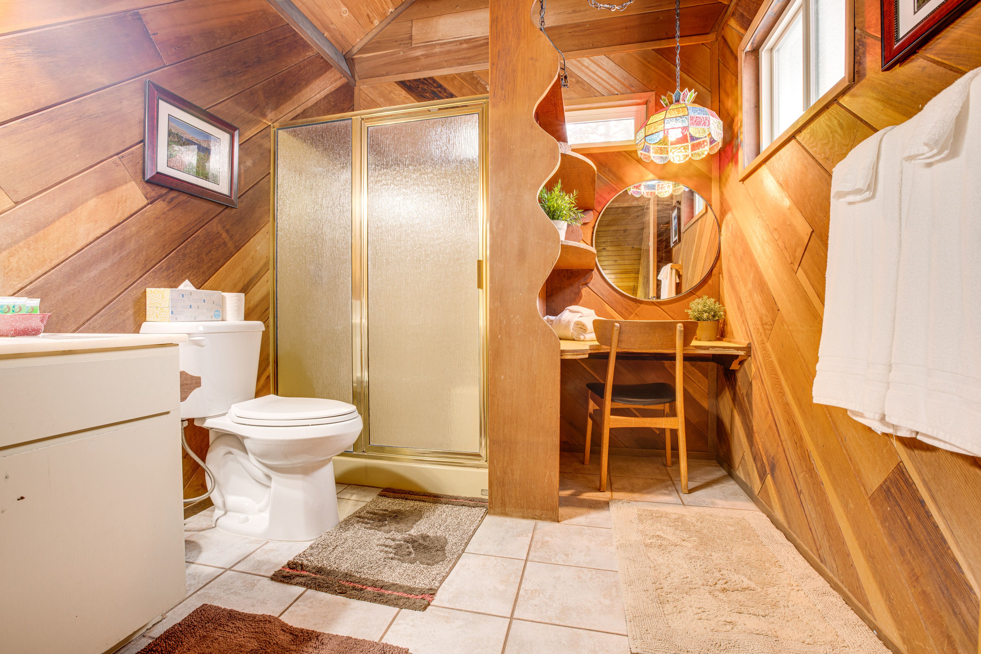 Full Bathroom | Towels Provided