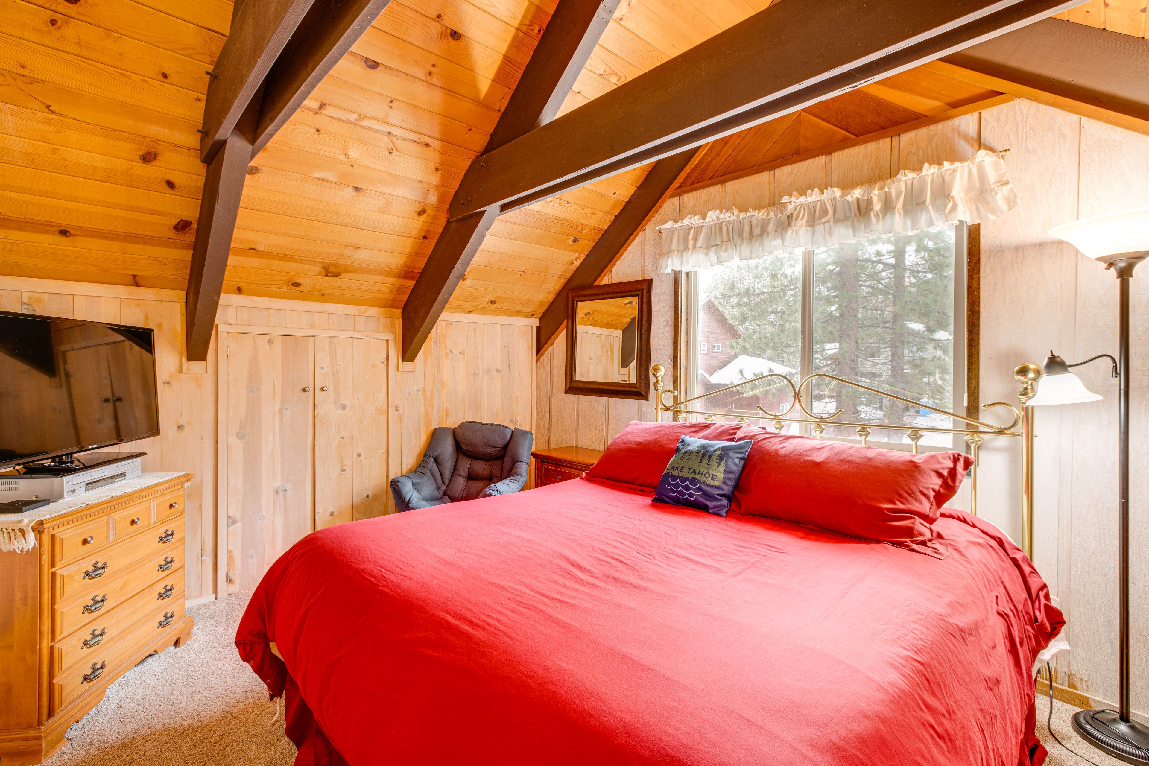 Bedroom 1 | King Bed | Linens Provided