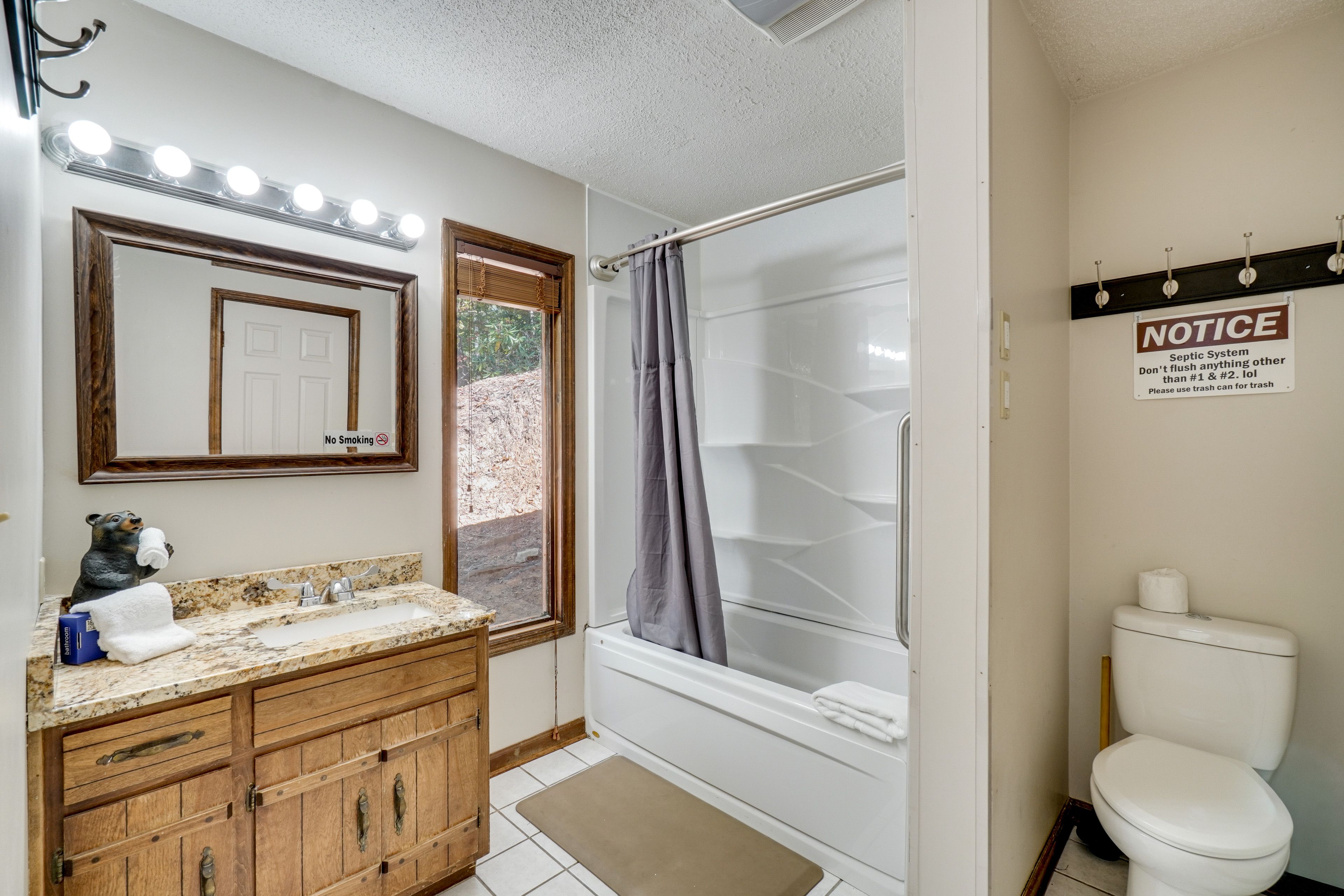 Full Bathroom | 10-Jet Jacuzzi Tub