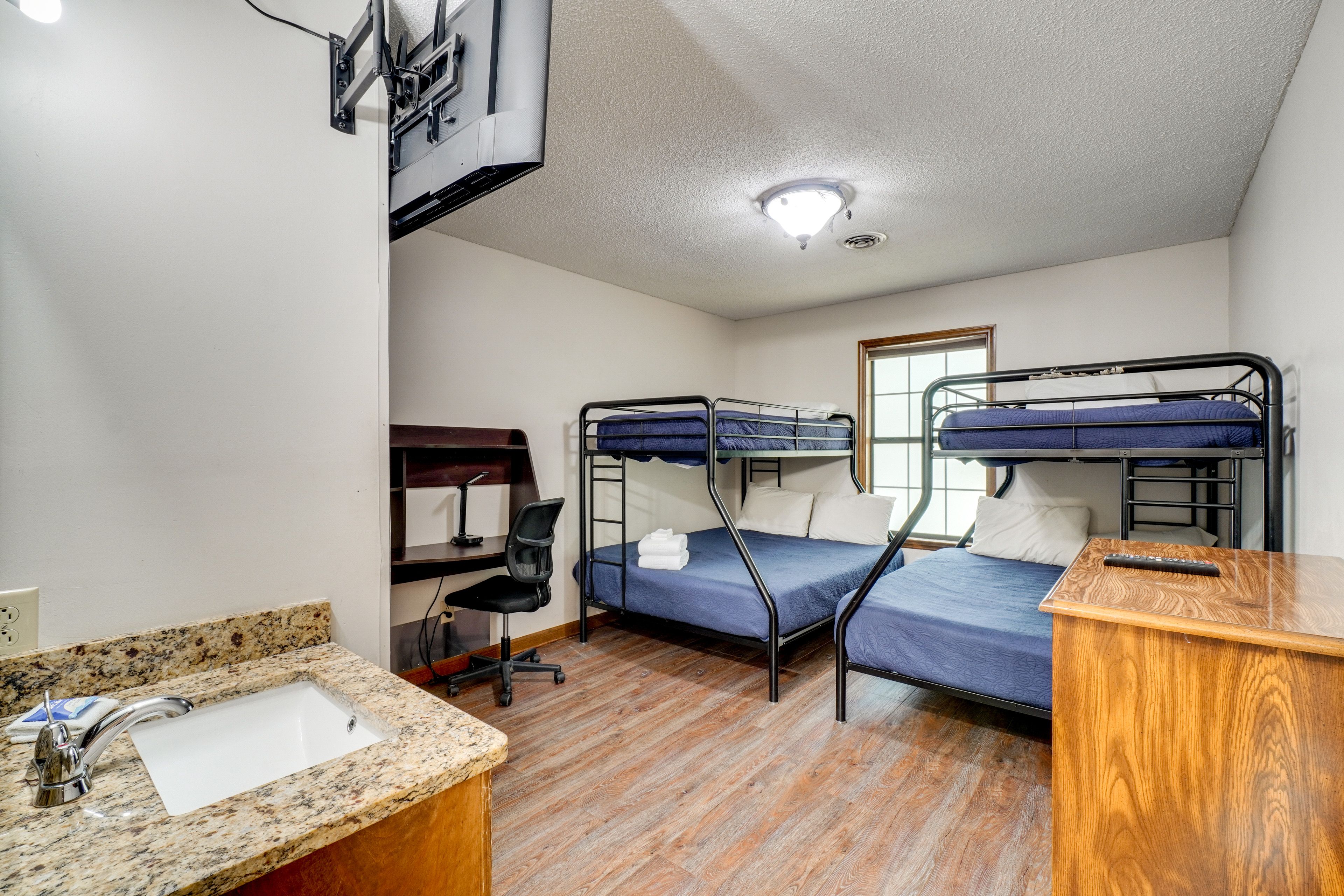 Bedroom 3 | 2 Twin/Queen Bunk Beds | Built-In Workspaces