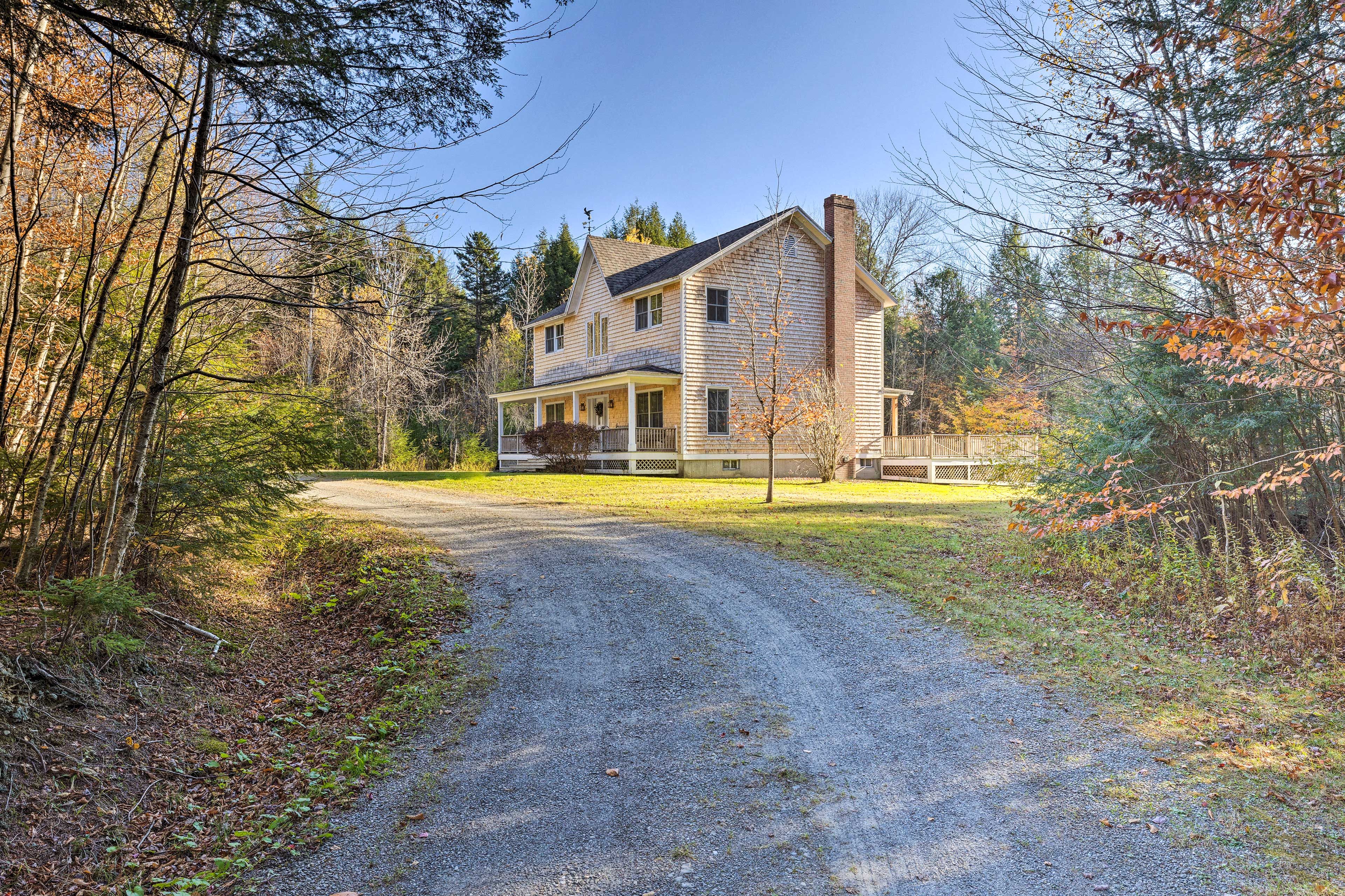Home Exterior | Driveway Parking (5 Vehicles)