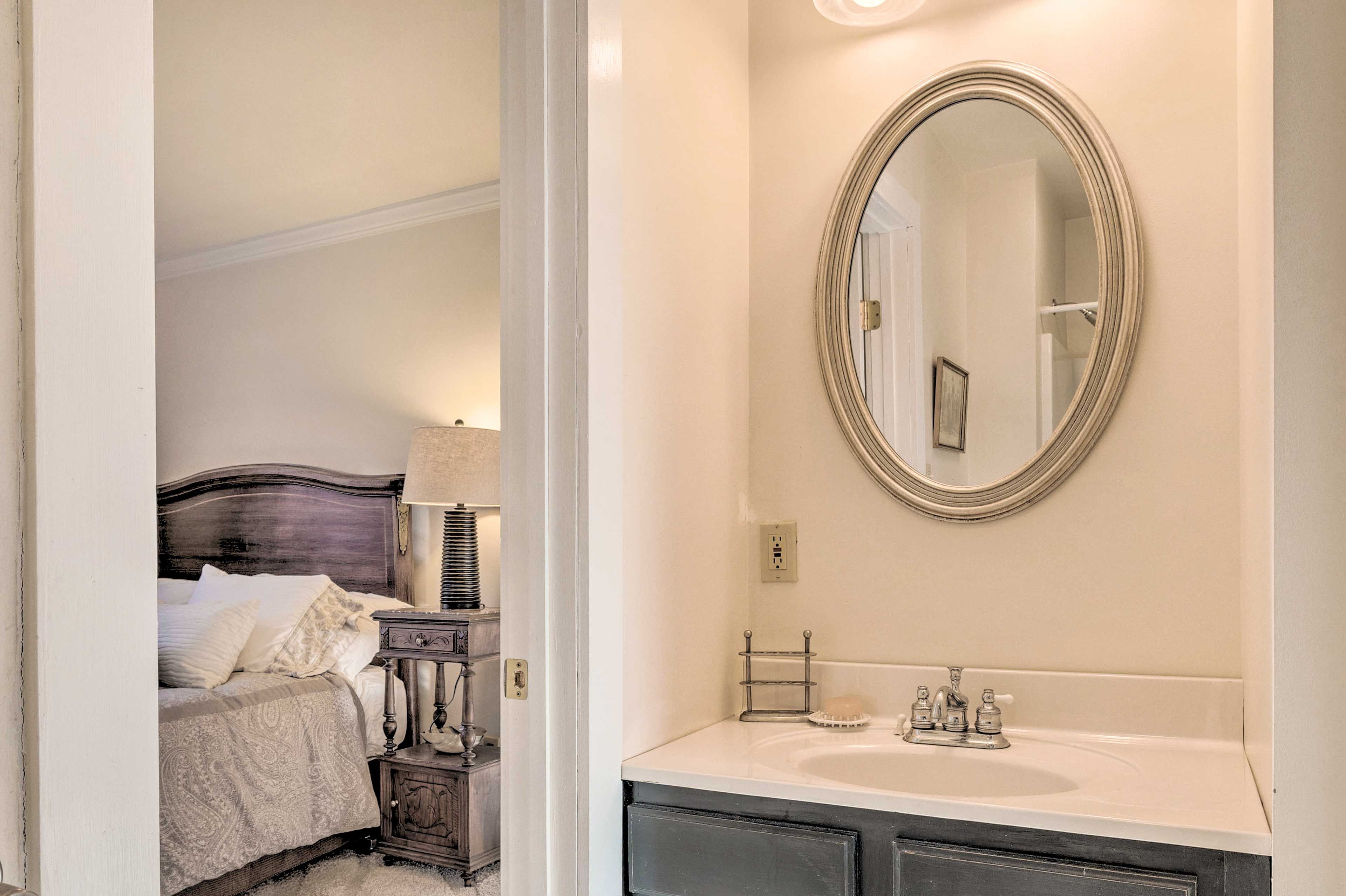 En-Suite Bathroom | Towels Provided