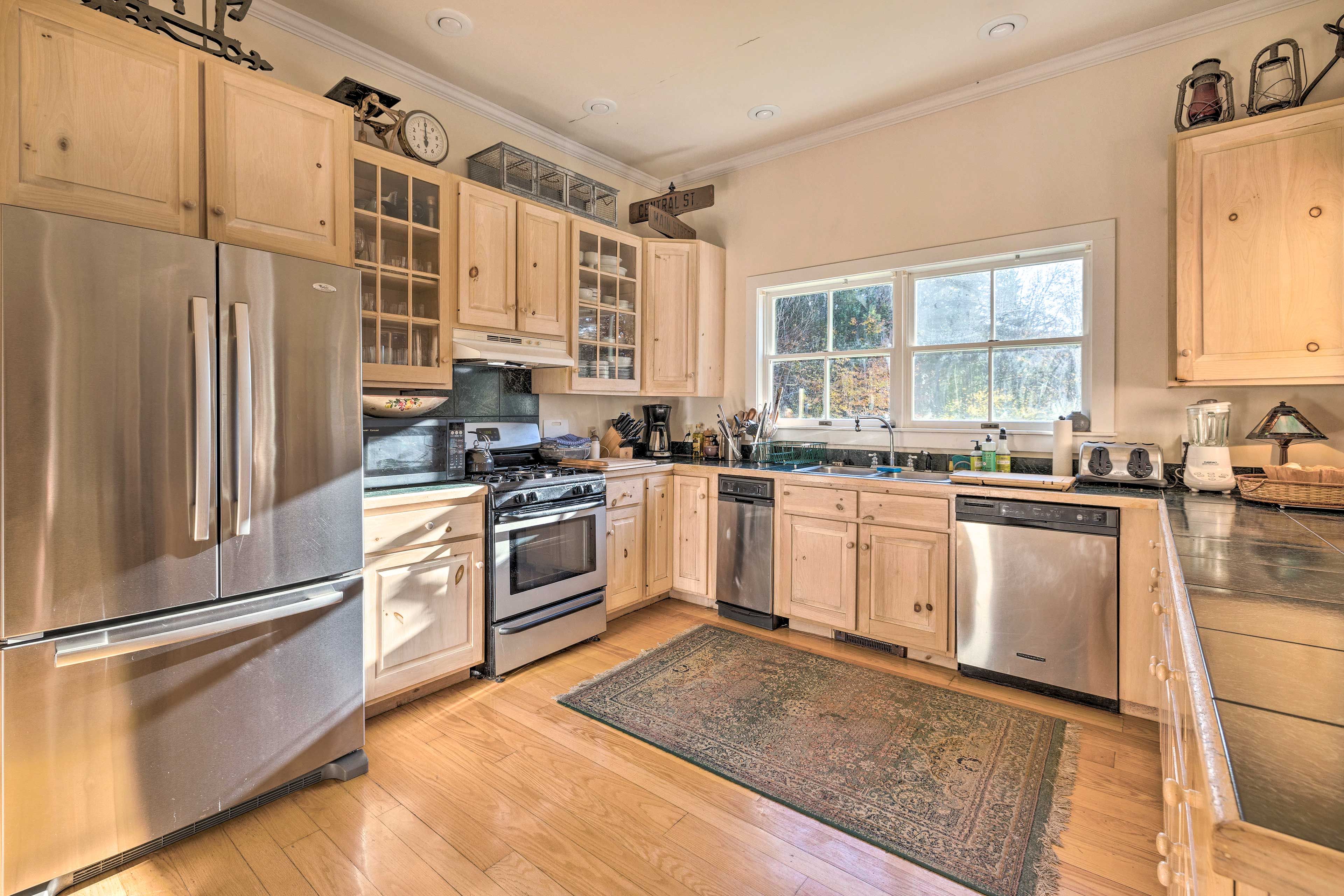 Kitchen | Cooking Basics | Coffee Maker | Paper Towels/Trash Bags Provided