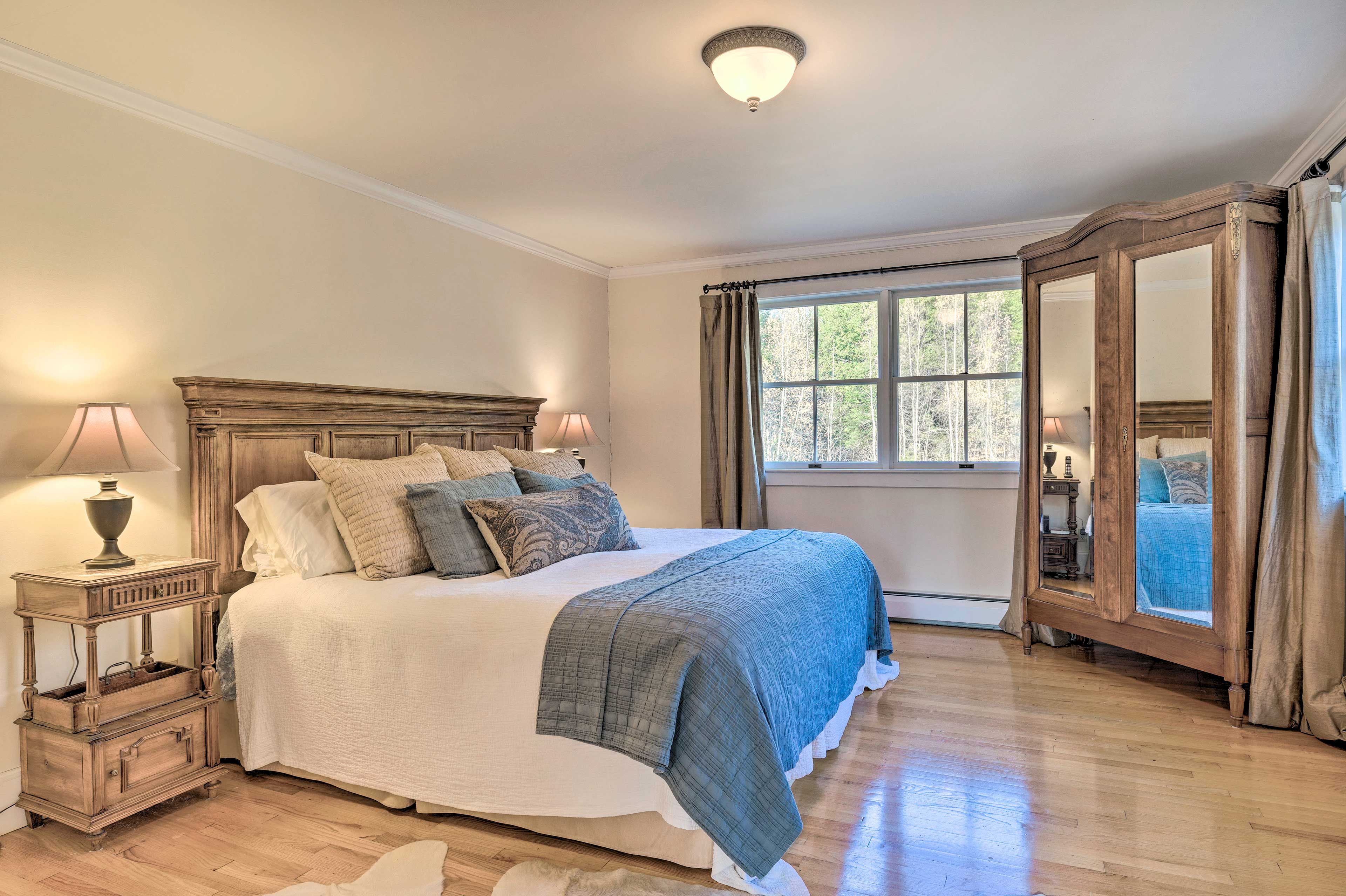 Bedroom 1 | King Bed | 2nd Floor