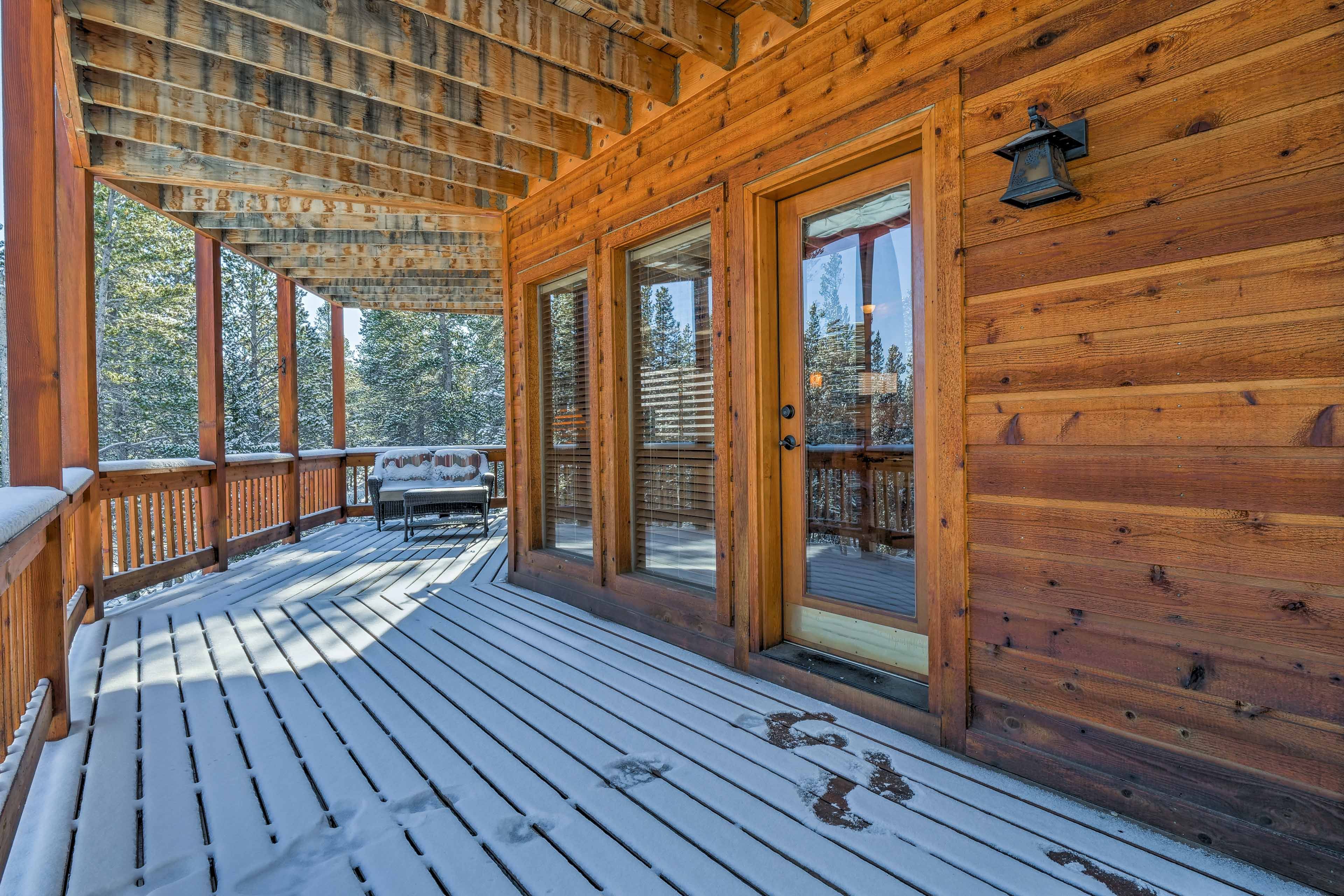 Covered Lower Deck | Seating