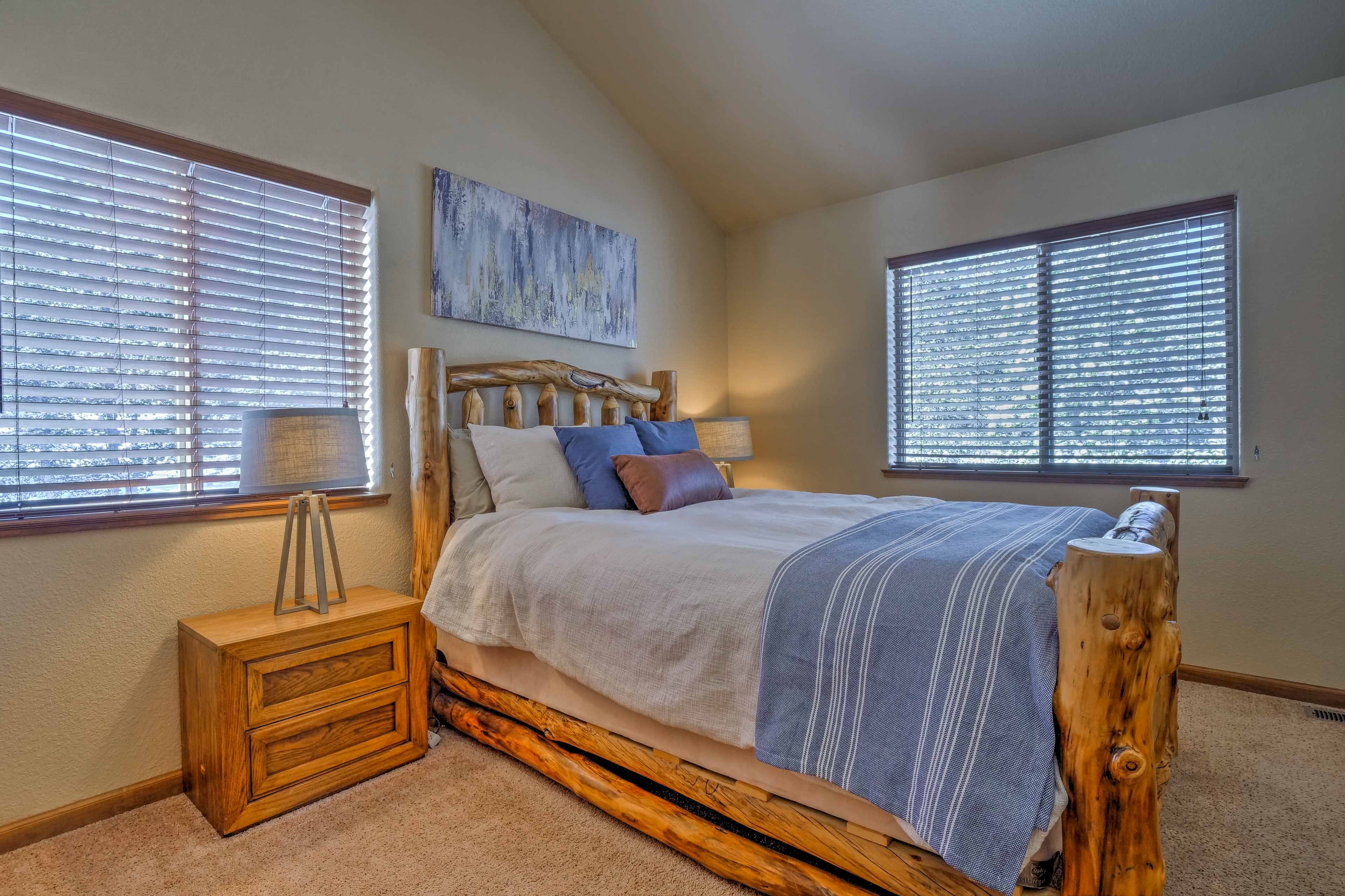 Bedroom 2 | Queen Bed