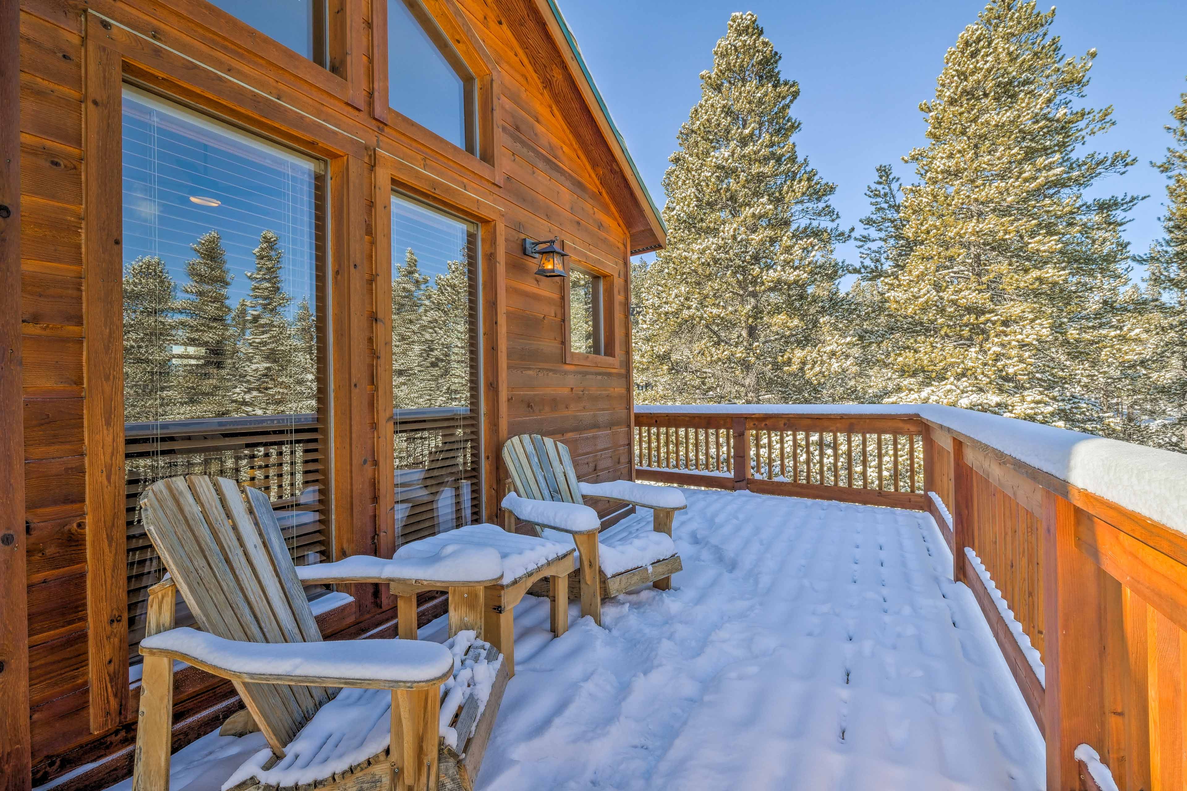 Upper Deck | Mountain Views