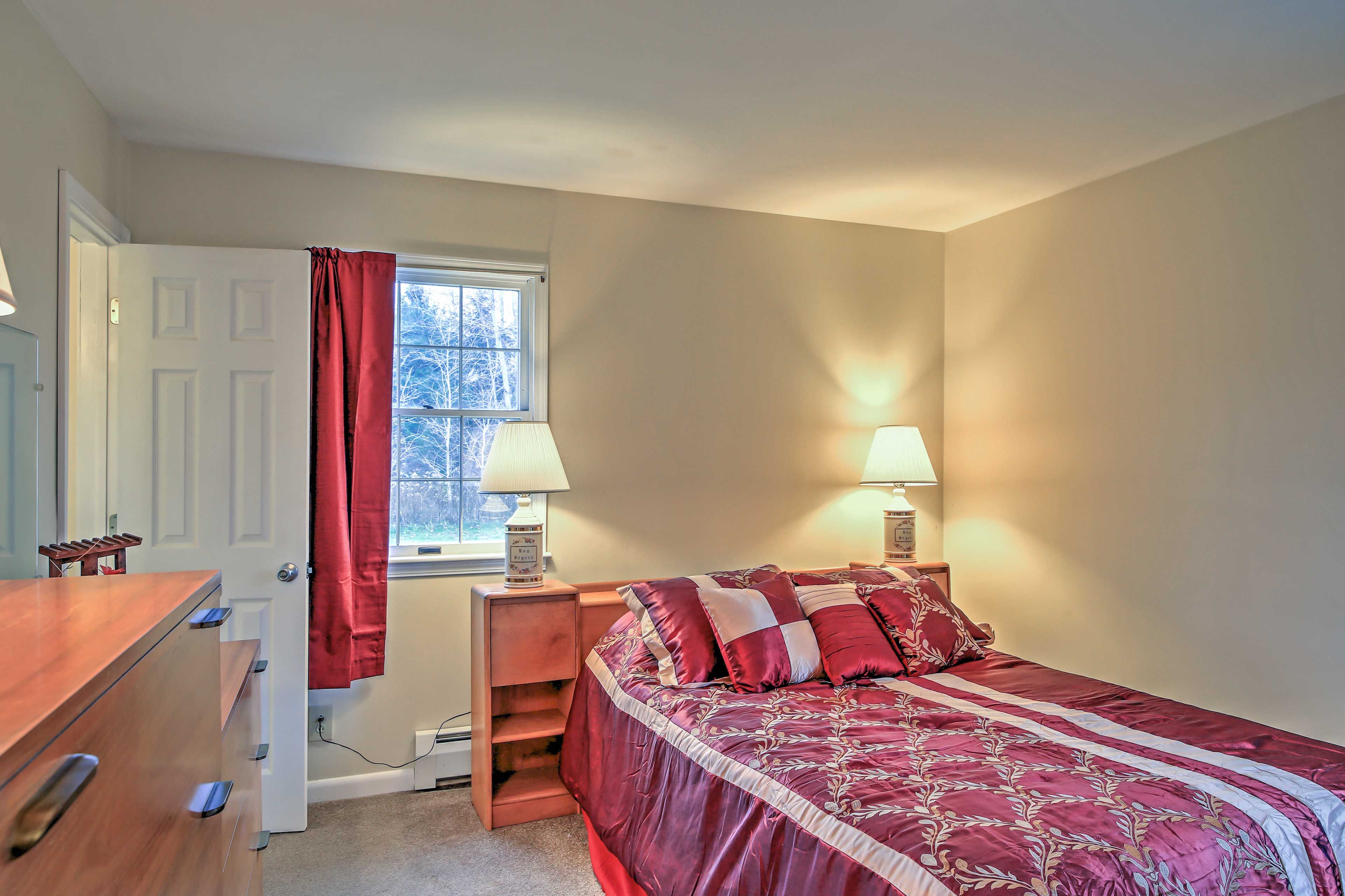 Bedroom 2 | Queen Bed