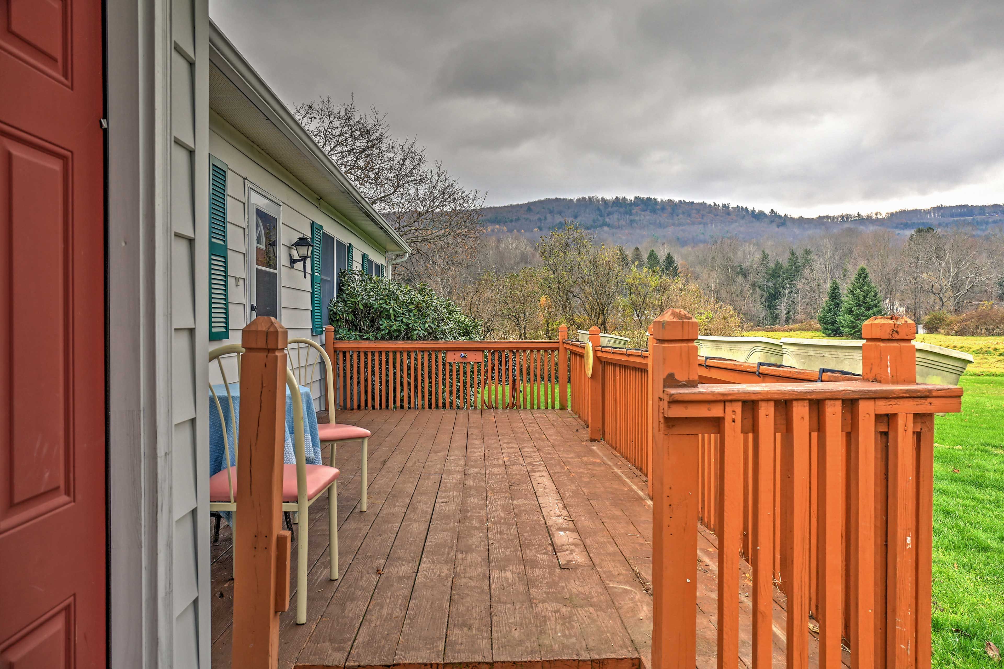 Front Deck | Outdoor Dining | Views