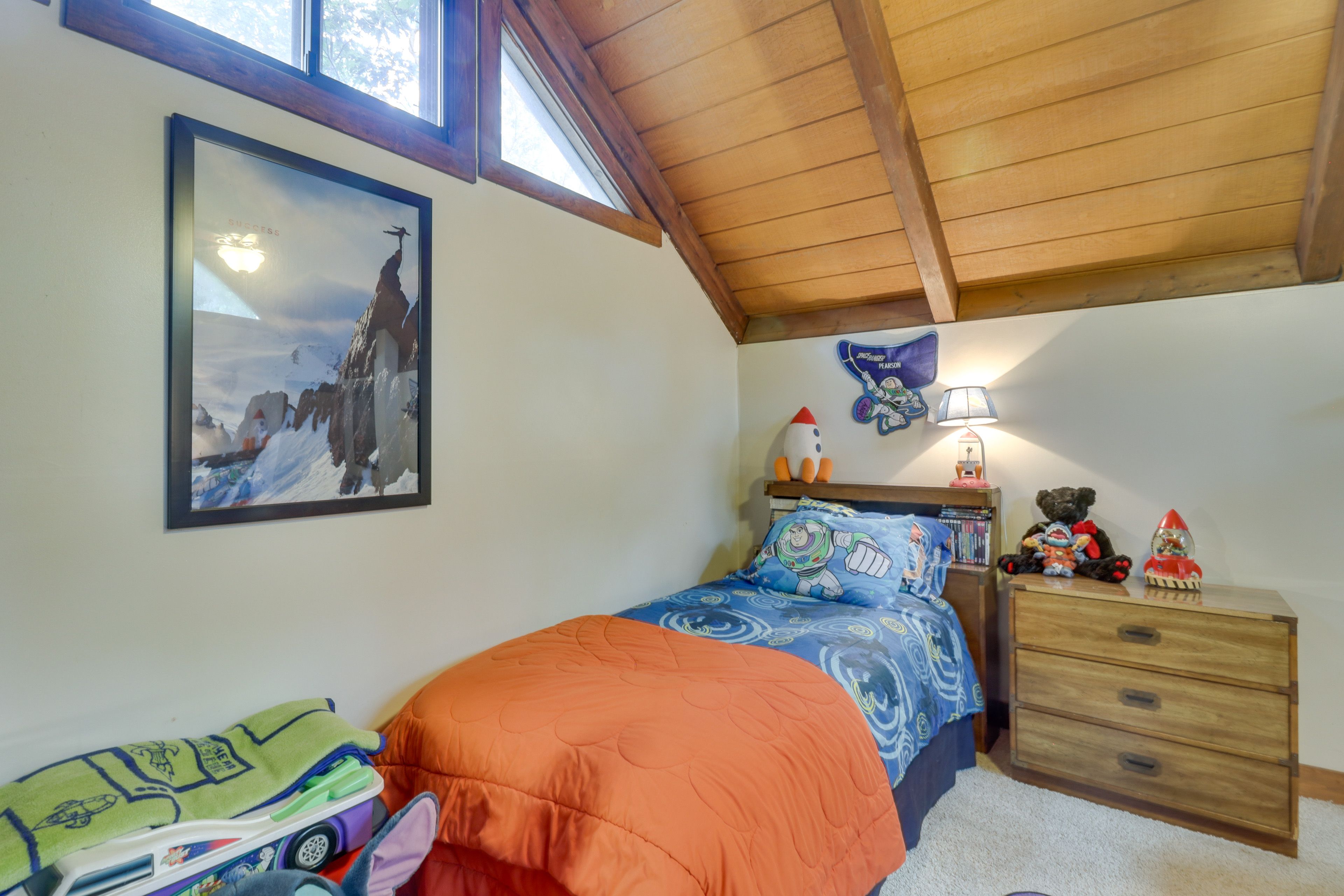 Bedroom 3 | 2 Twin Beds | Workspace