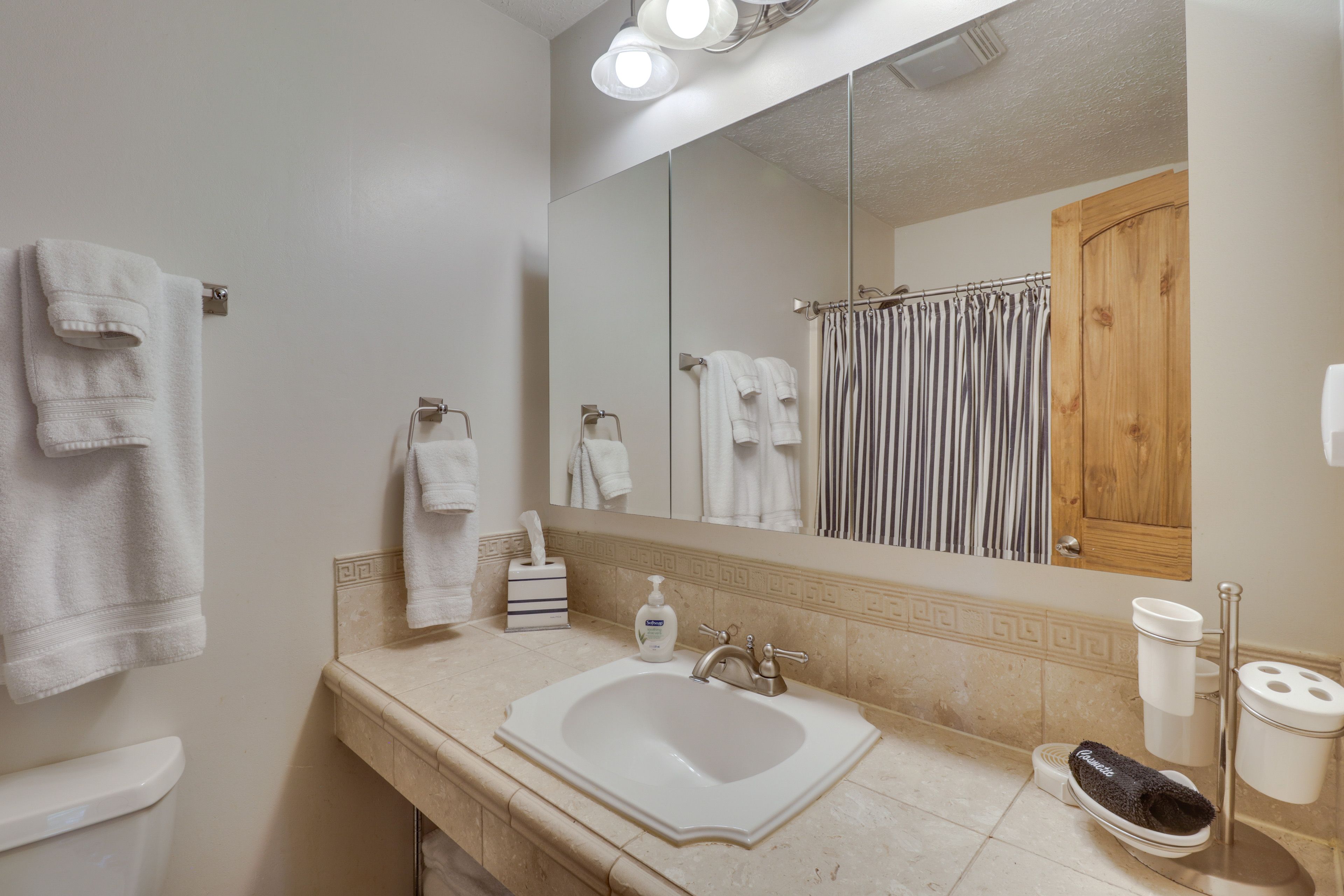 En-Suite Bathroom | Towels Provided