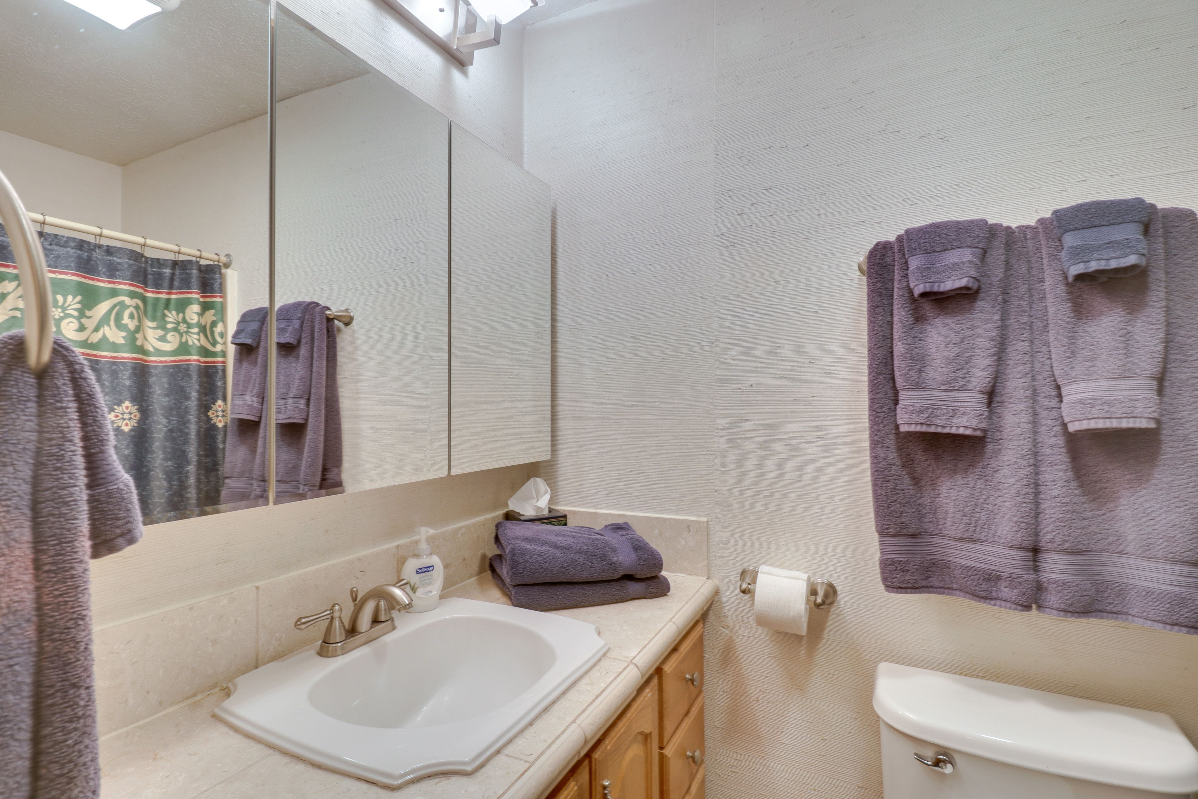 Full Bathroom | Complimentary Toiletries