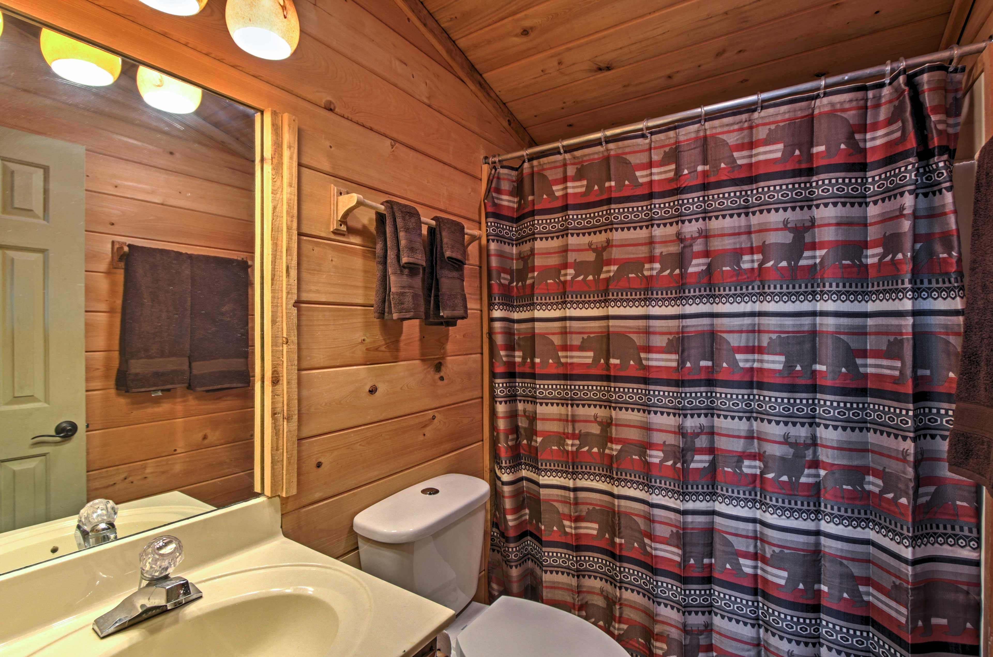 Full Bathroom | Shower/Tub Combo