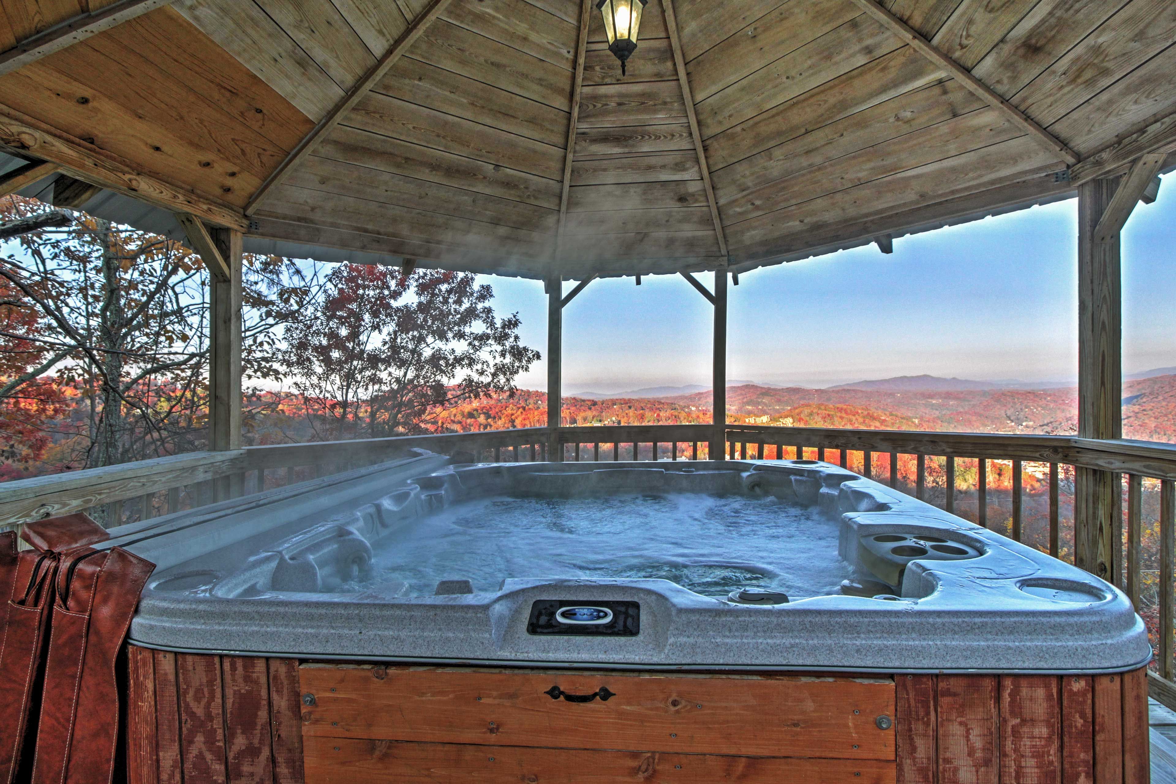 Private Hot Tub | Community Amenities