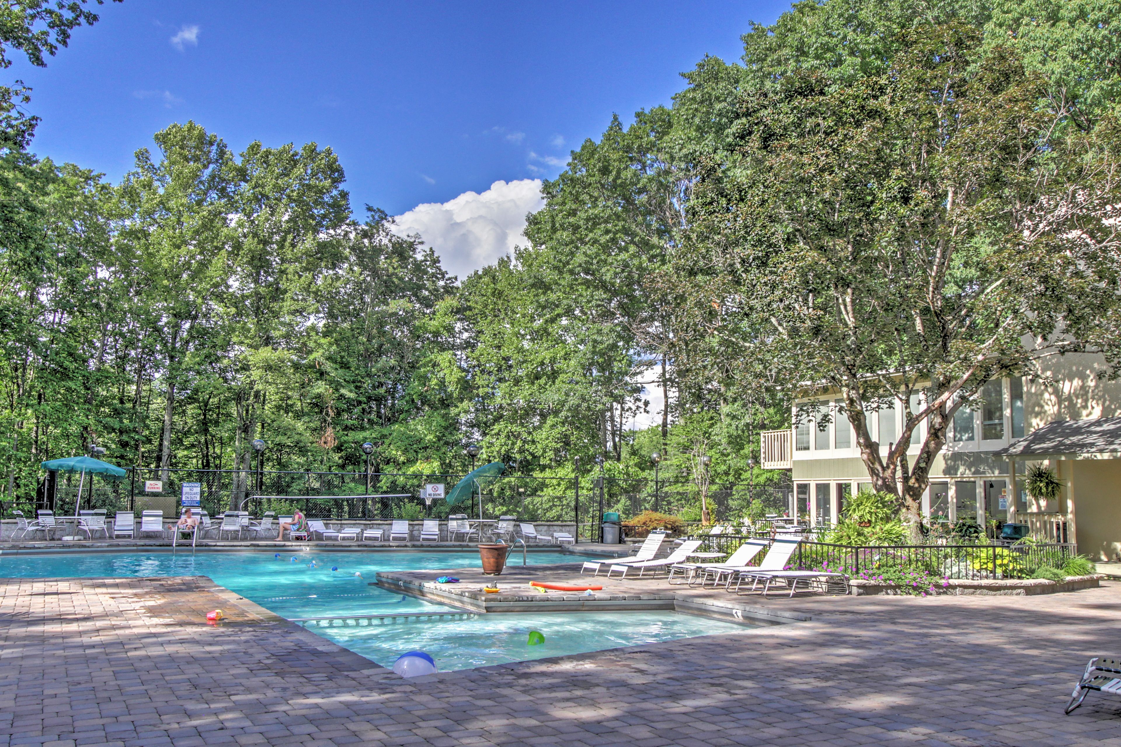 Seasonal Community Pool (Memorial Day - Labor Day)