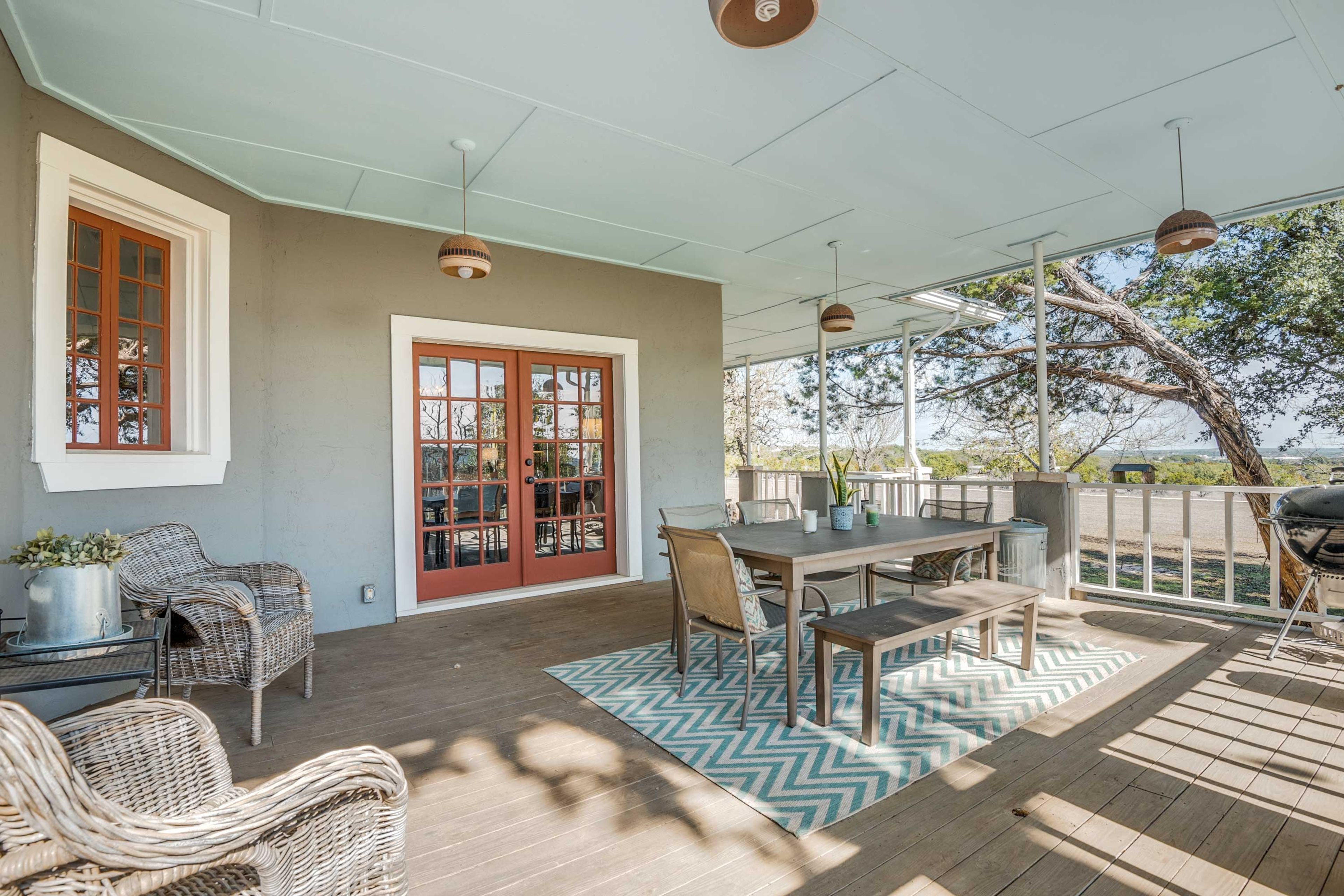 Furnished Porch