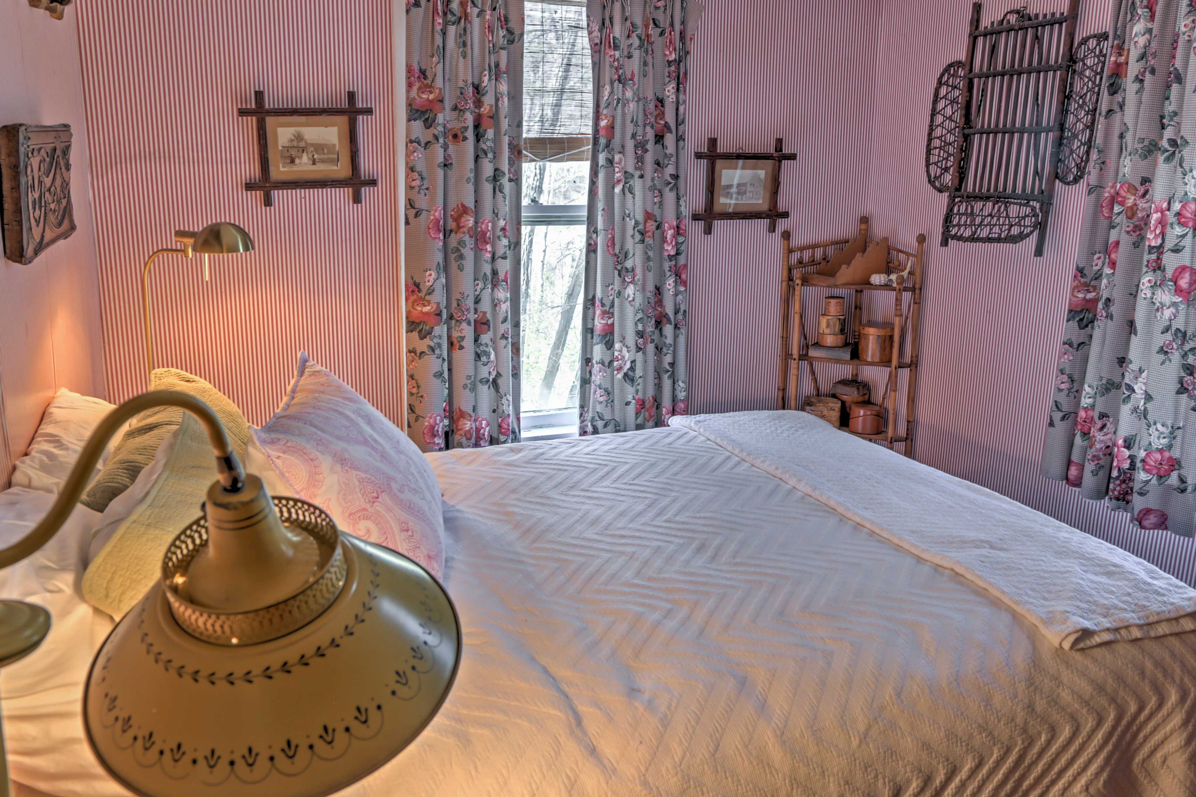 Bedroom 1 | Queen Bed | Linens Provided