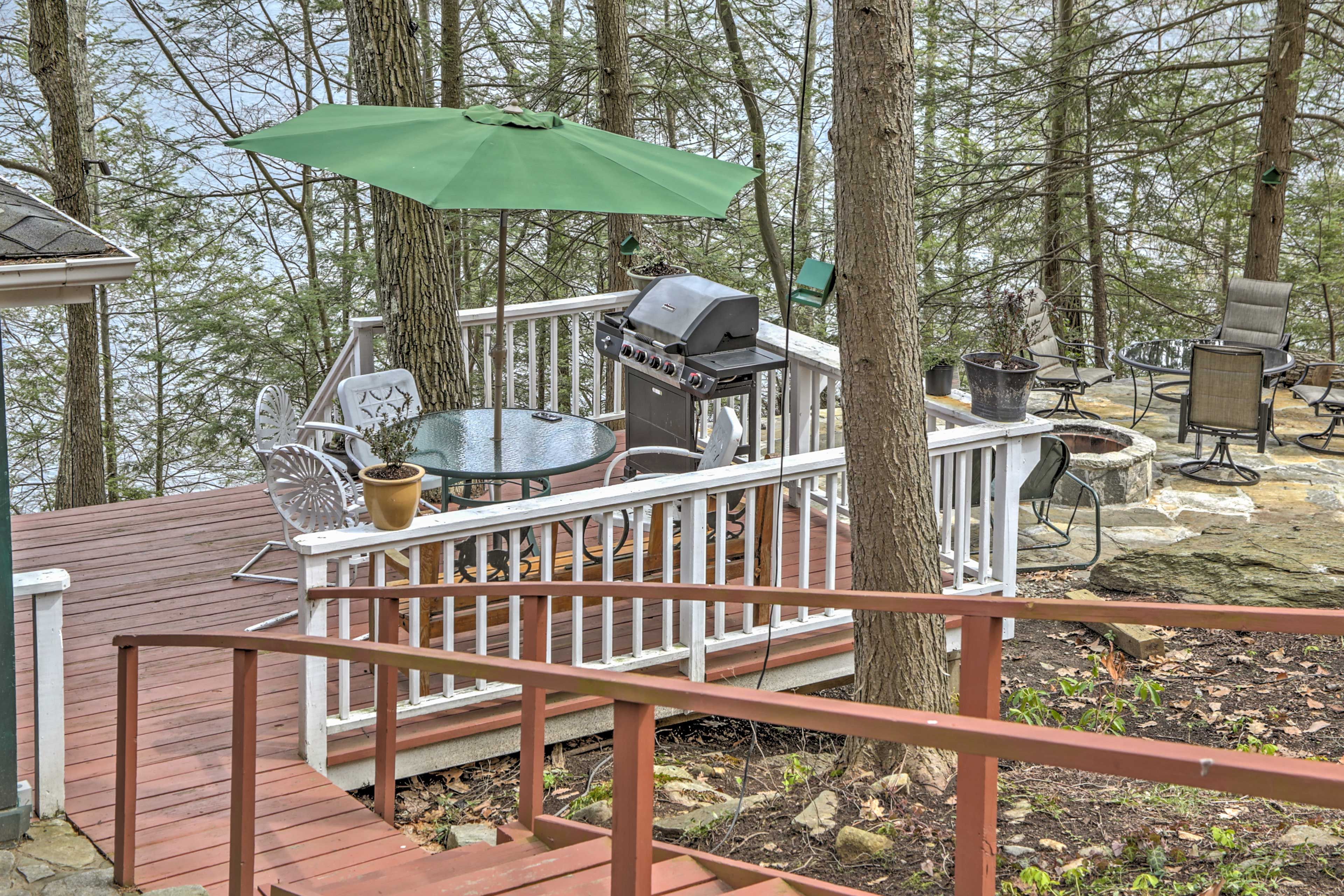 Furnished Deck | Gas Grill
