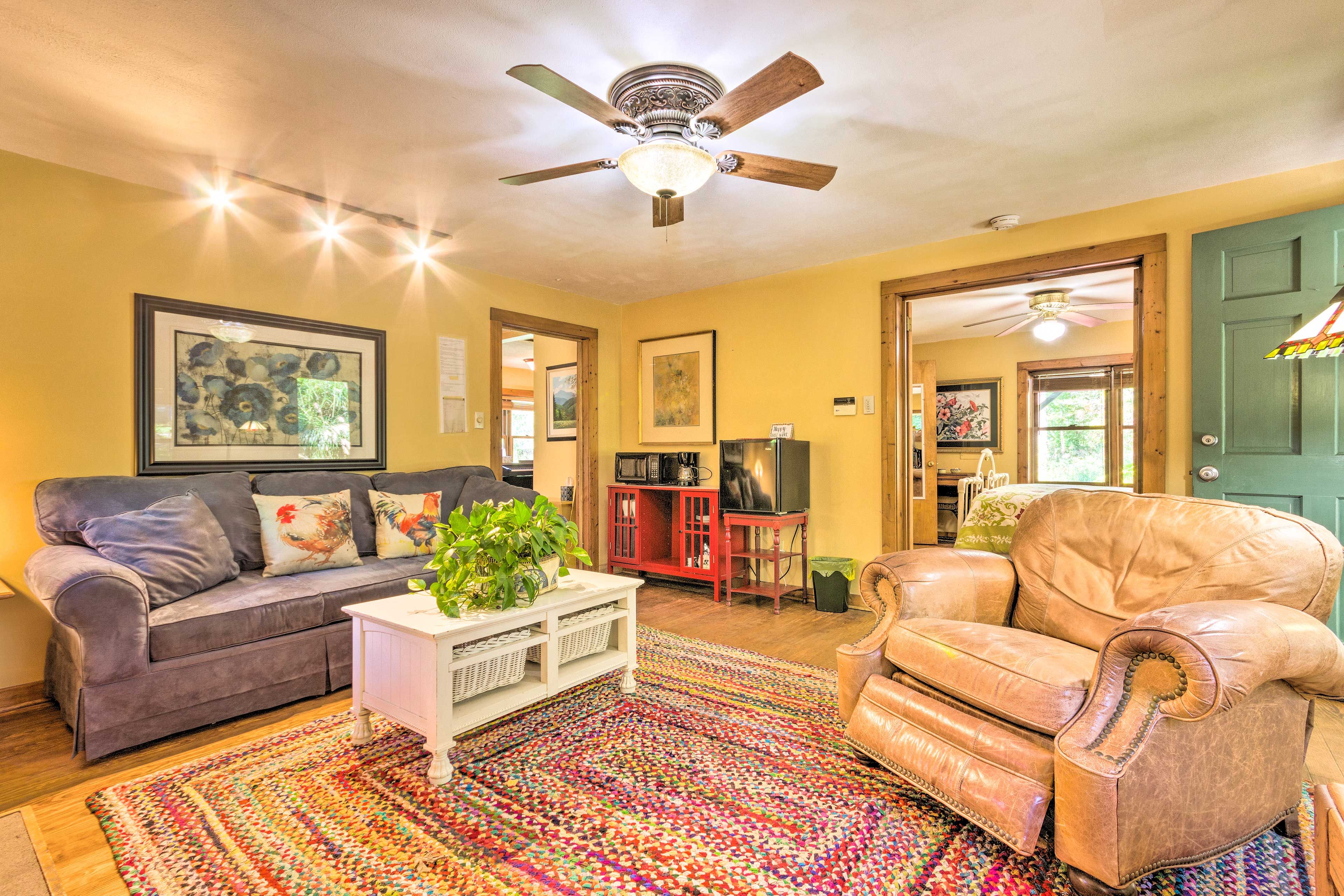 Living Room | Kitchenette
