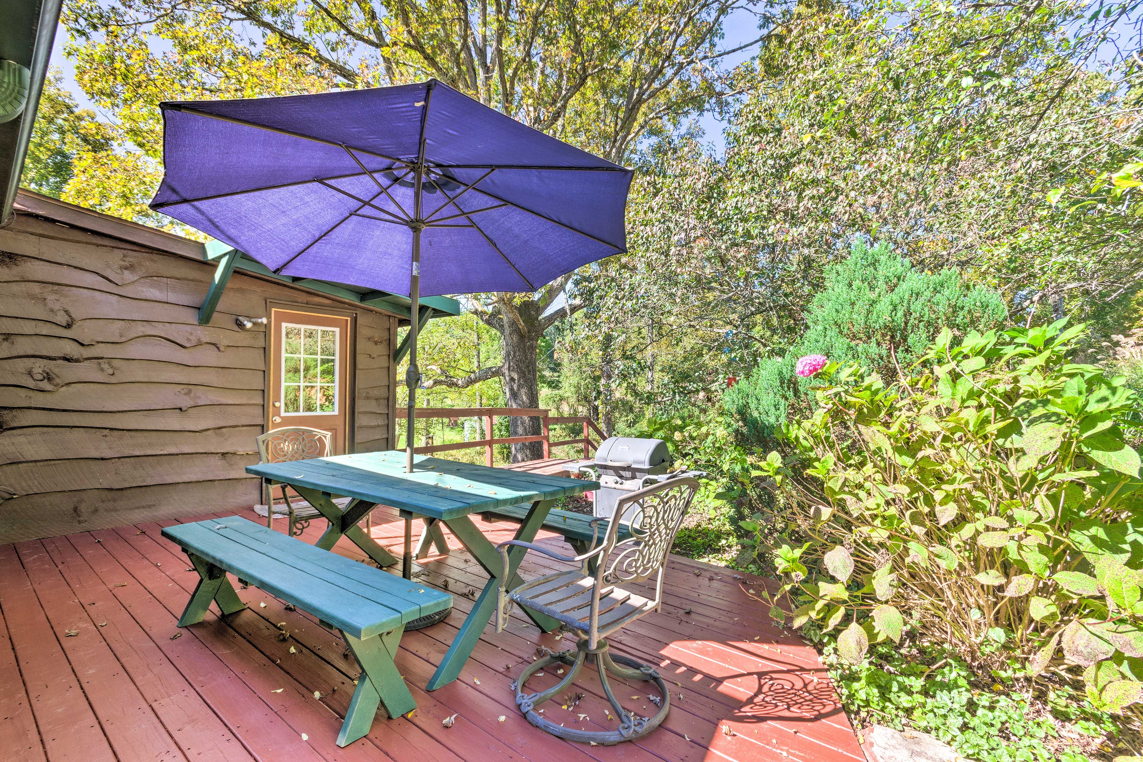 Private Patio | Gas Grill