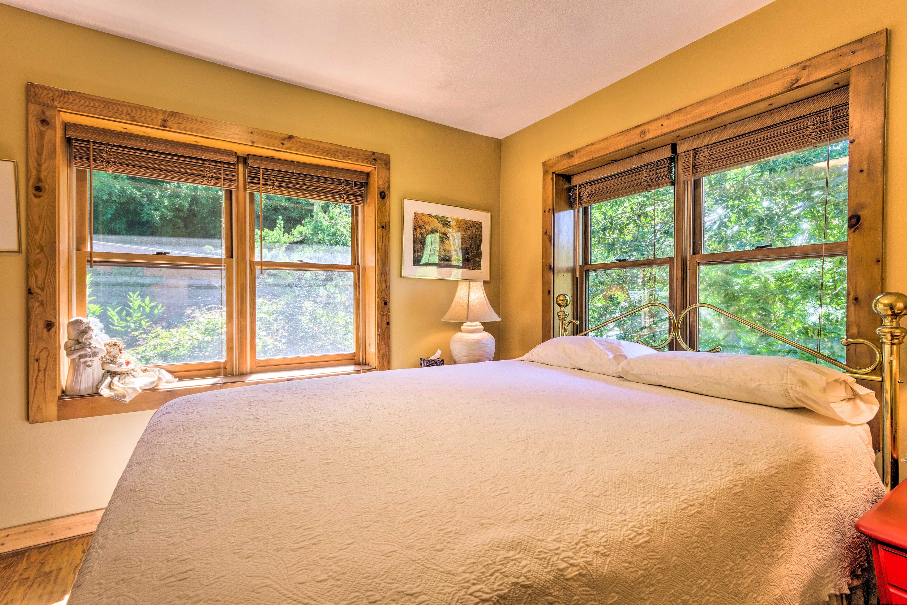 Bedroom 2 | Queen Bed | Linens Provided
