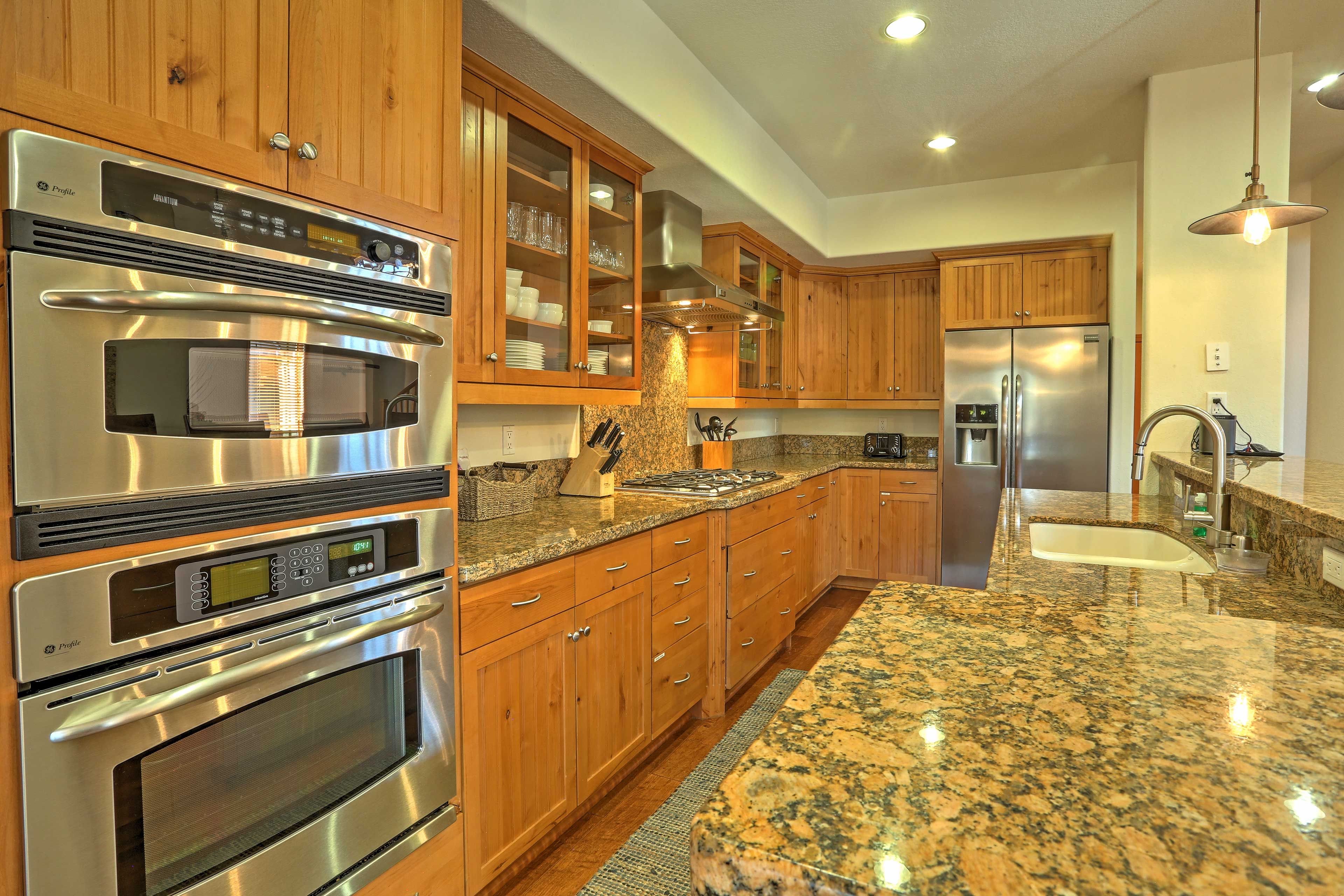 The fully equipped kitchen features granite counter tops, gorgeous wood cabinetry and stainless steel appliances.