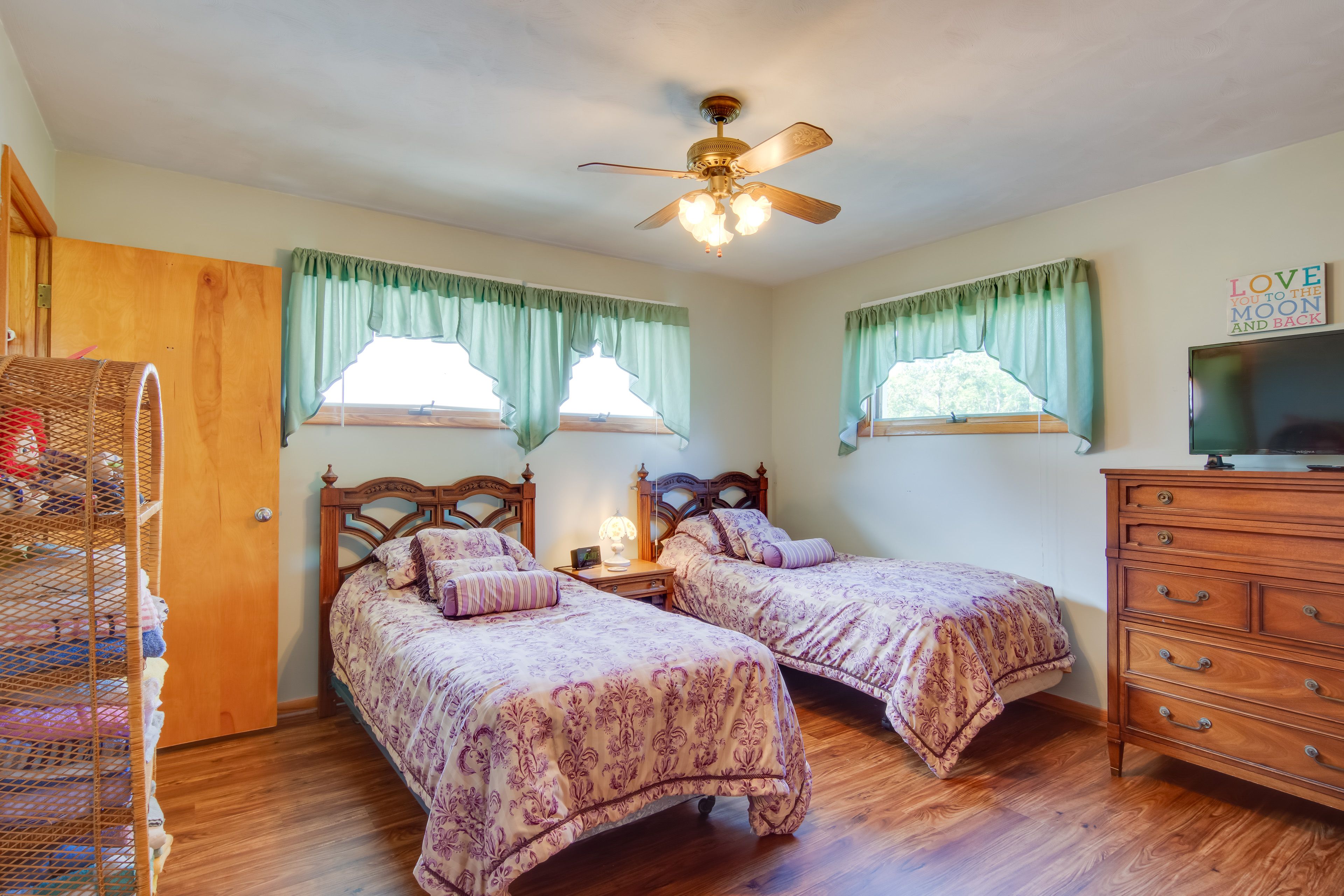 Bedroom 2 | 2 Twin Beds