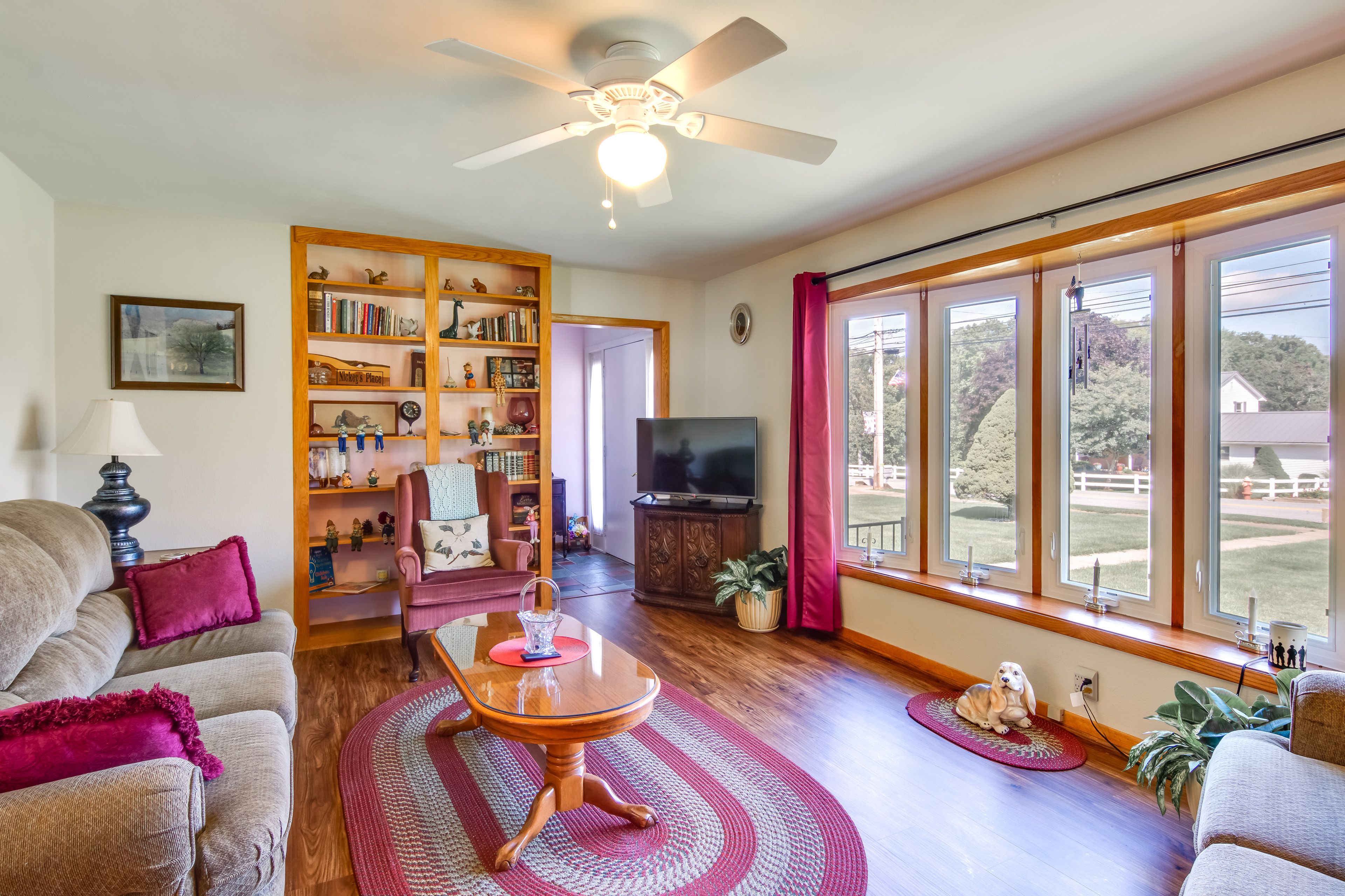 Living Room | Free WiFi | Central Heat & A/C | Cable TV