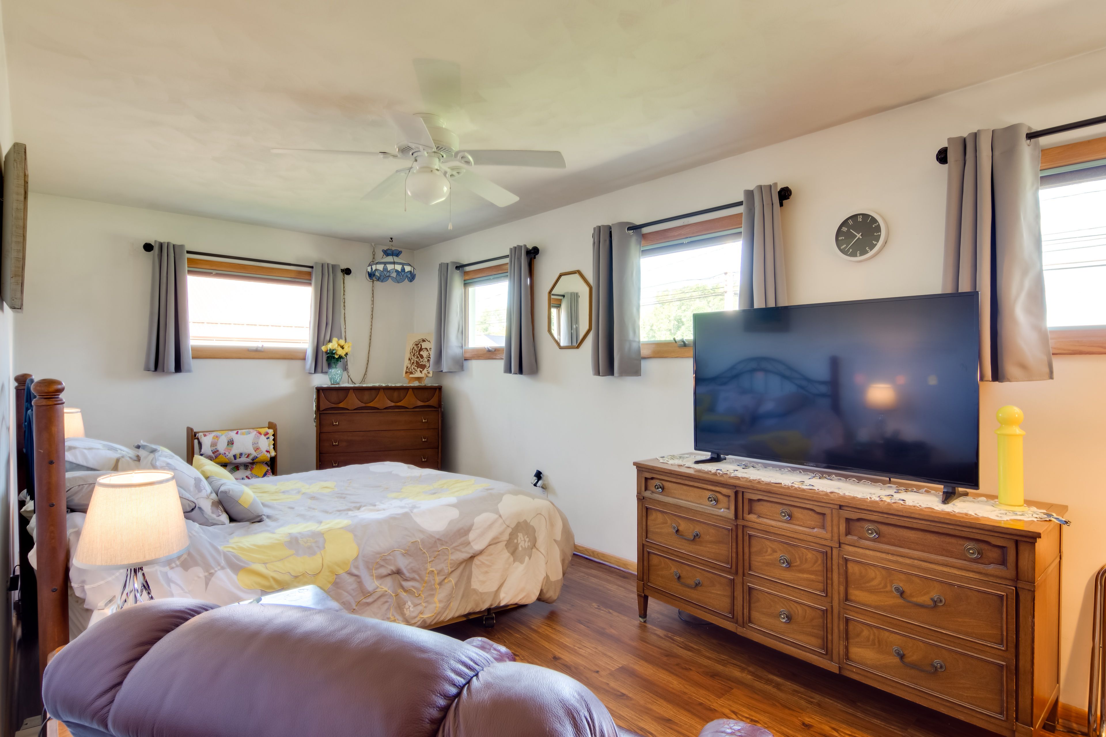 Bedroom 1 | Queen Bed | Cable TV