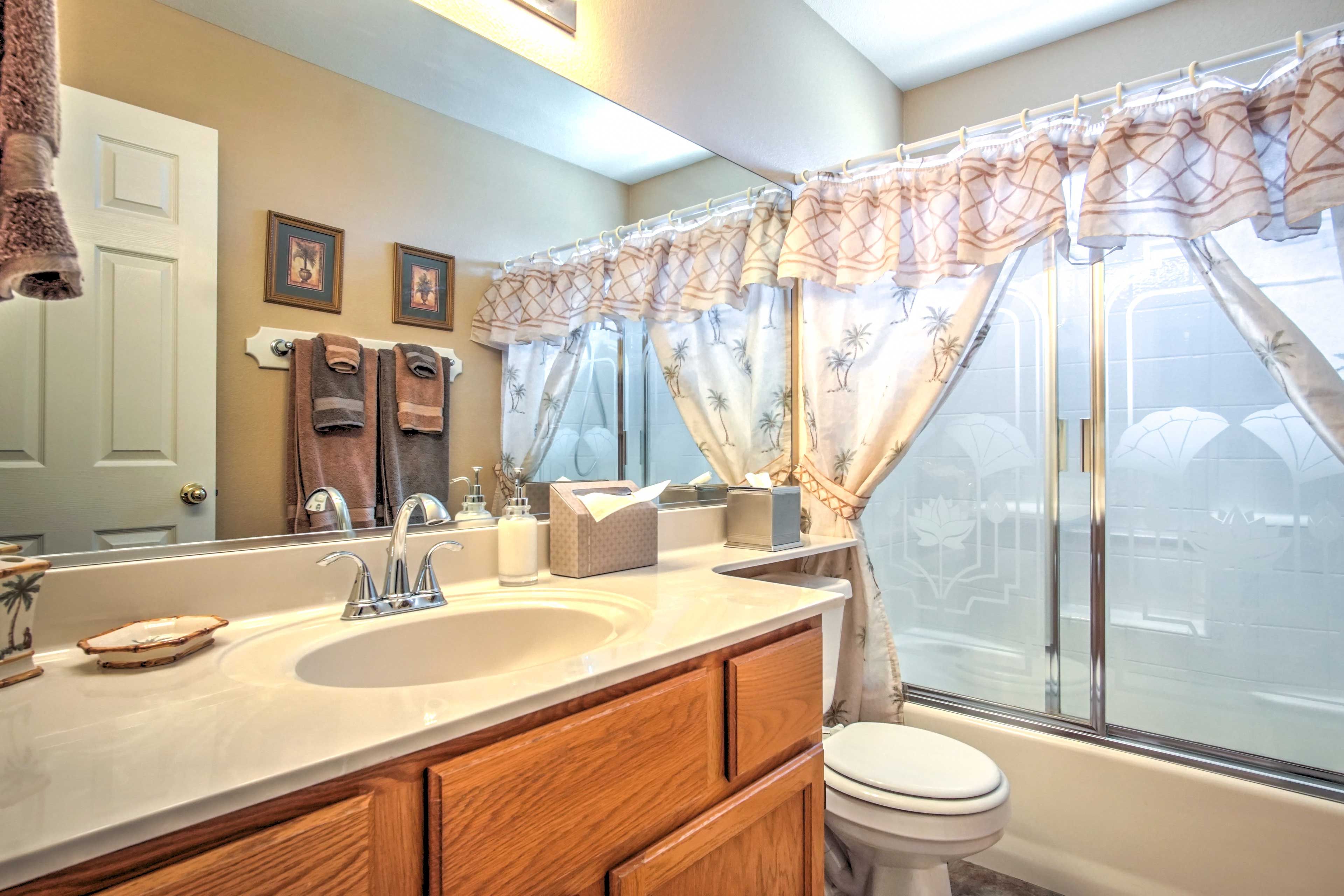 Full Bathroom | Linens Provided