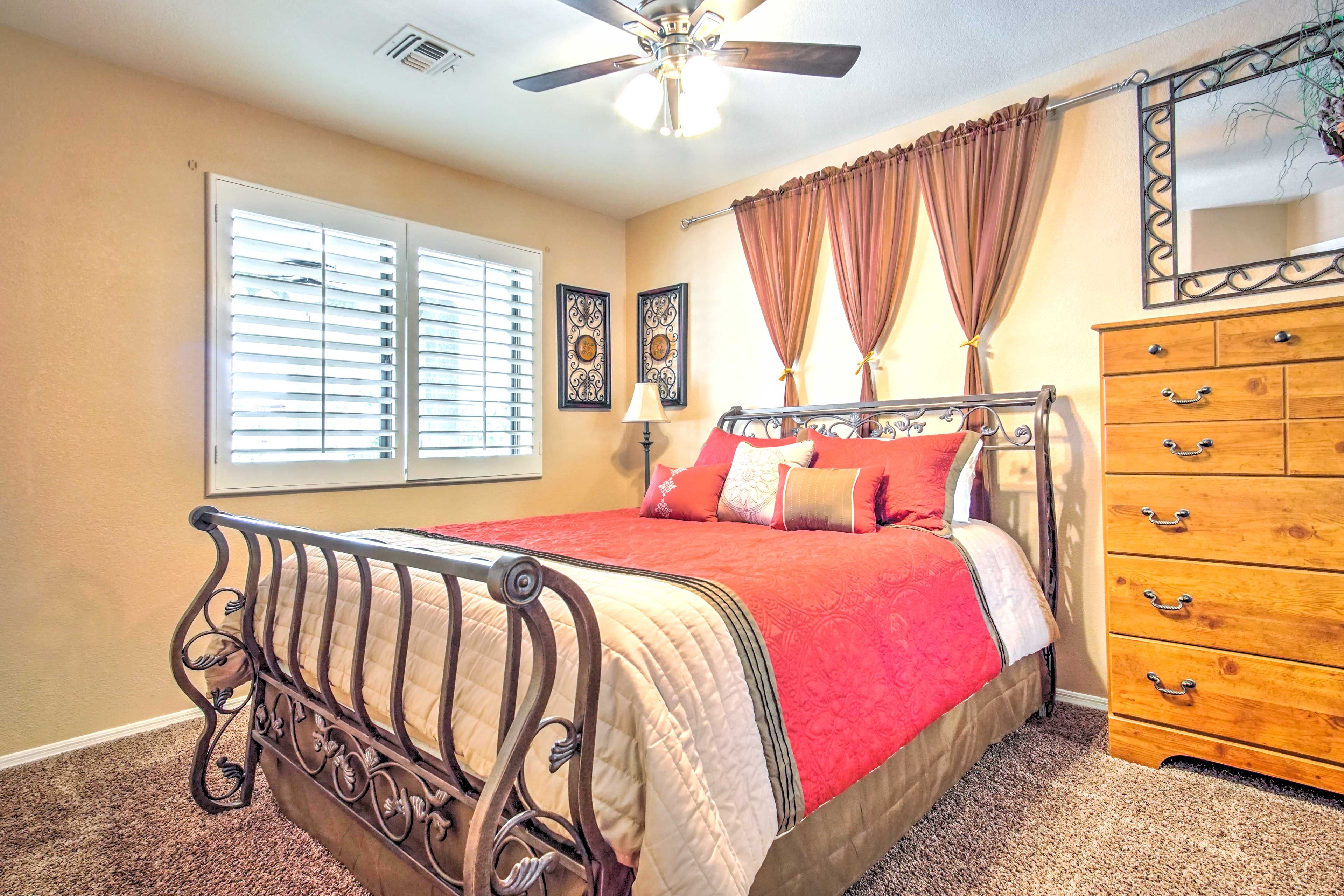 Bedroom 2 | Queen Bed | Step-Free Access