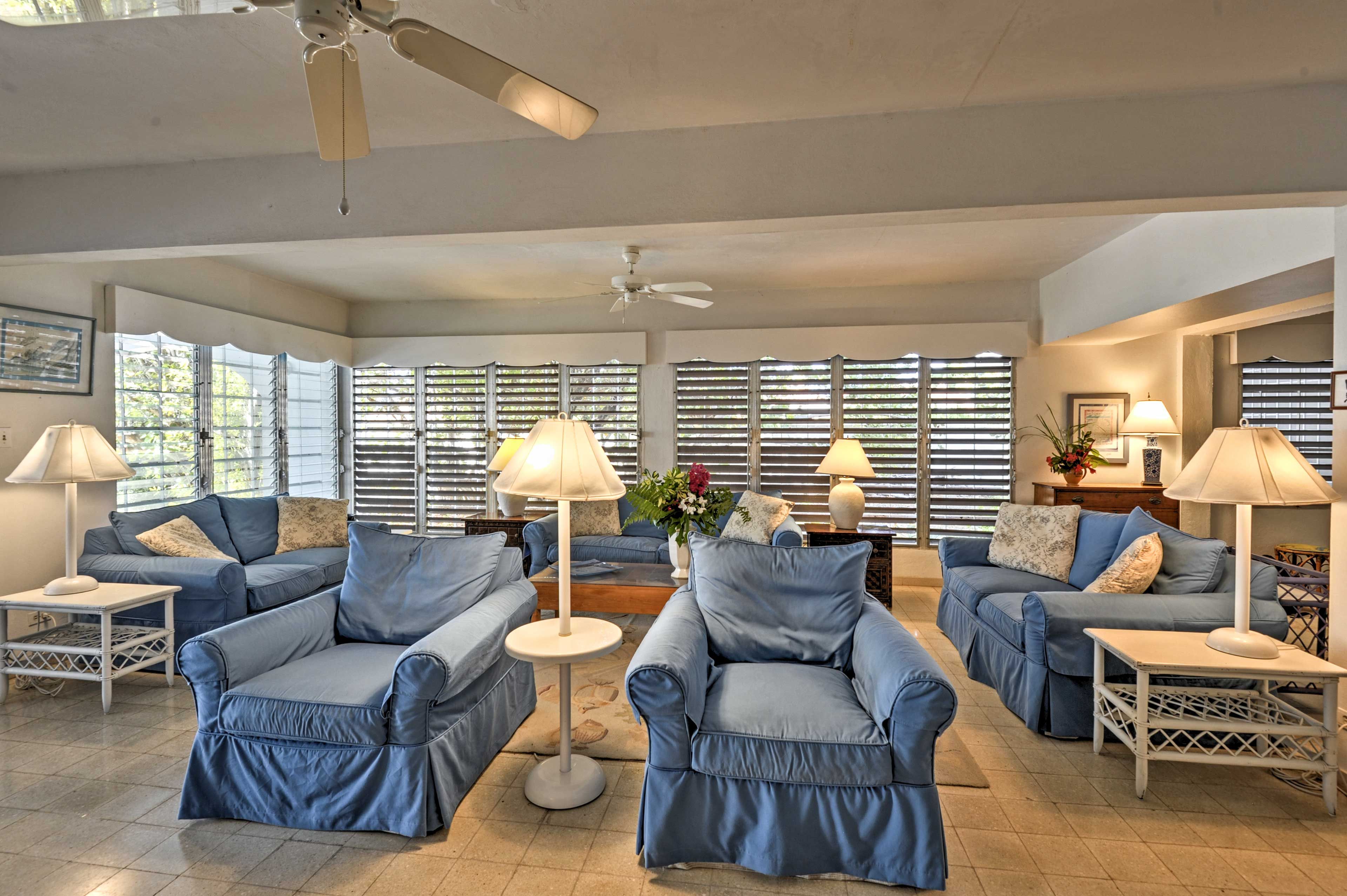 Living Room | Free WiFi | Cable TV