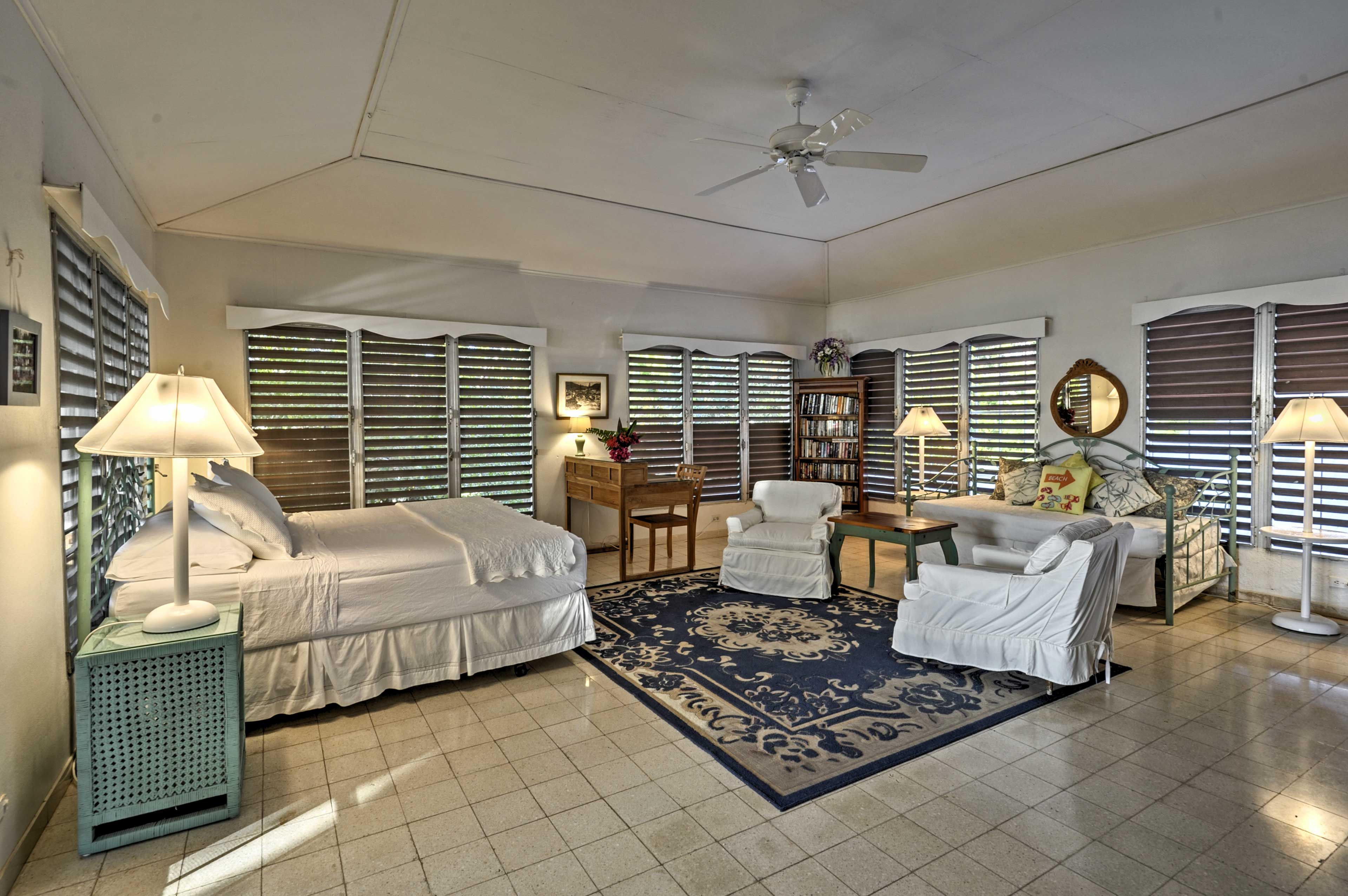 Bedroom 1 | King Bed | Twin Daybed