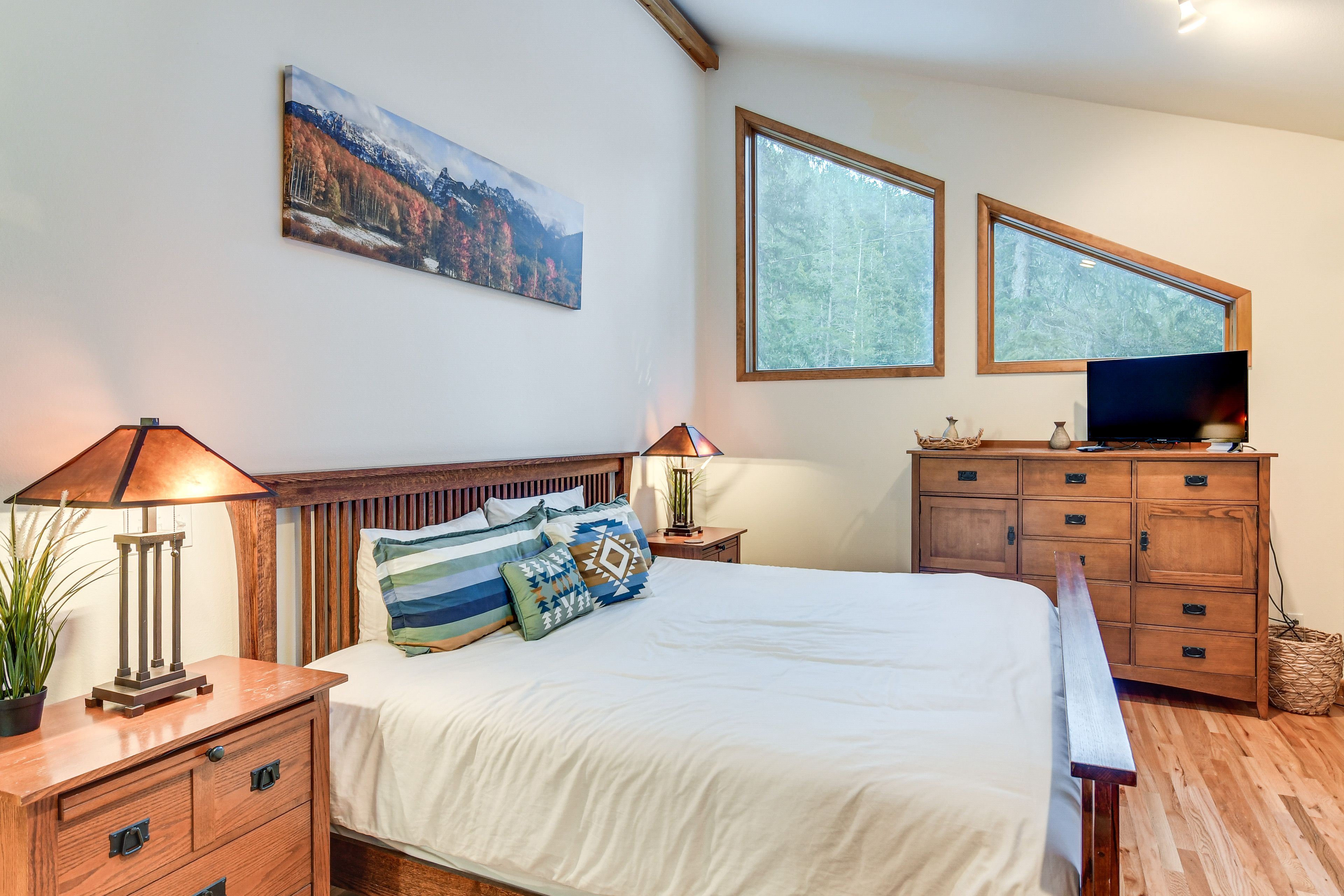 Bedroom 1 | King Bed | Linens | Upper Level