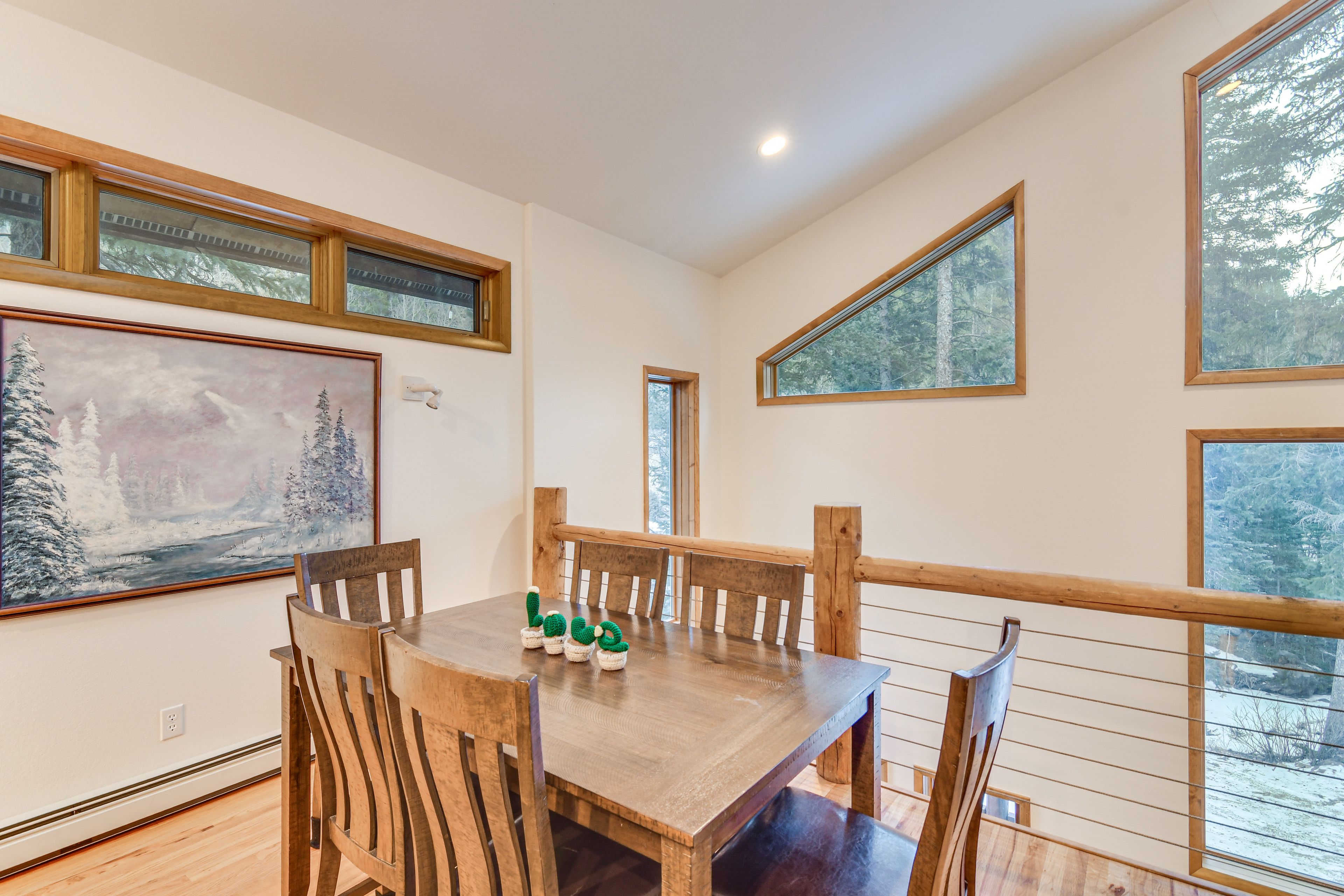 Dining Area | Dishware & Flatware | Upper Level