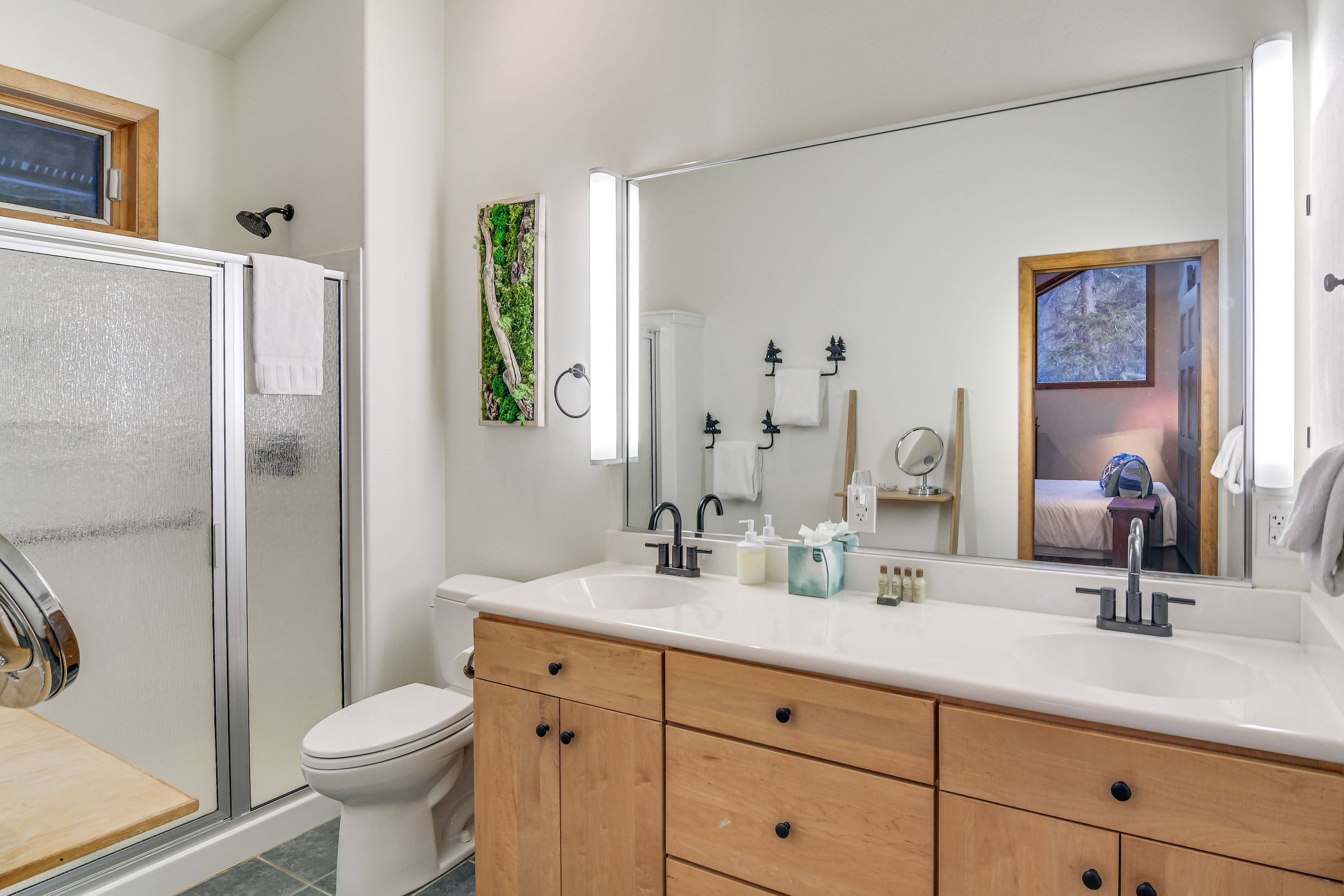 Full Bath | Towels | Hair Dryer | Upper Level