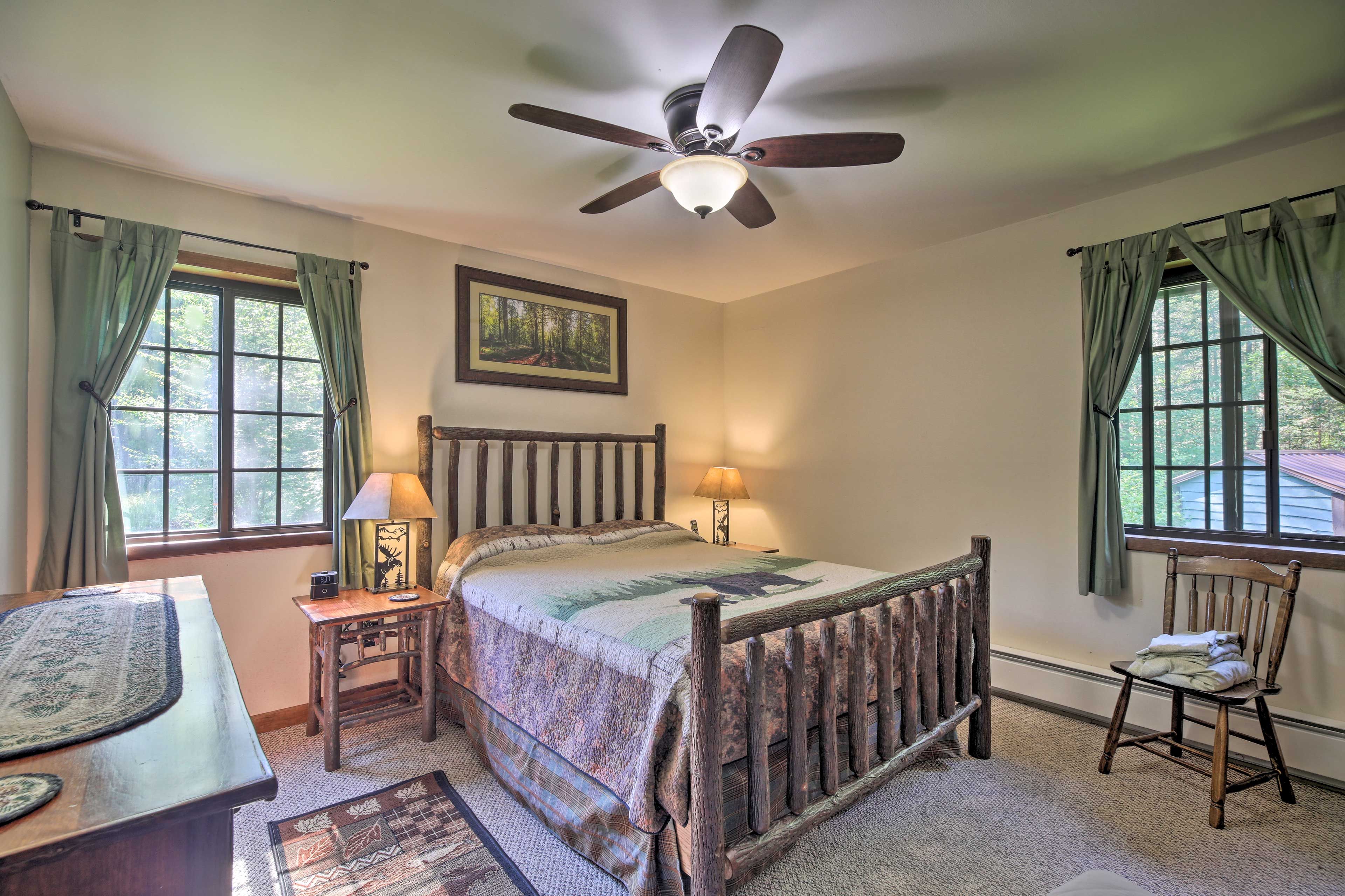 Bedroom 1 | Queen Bed