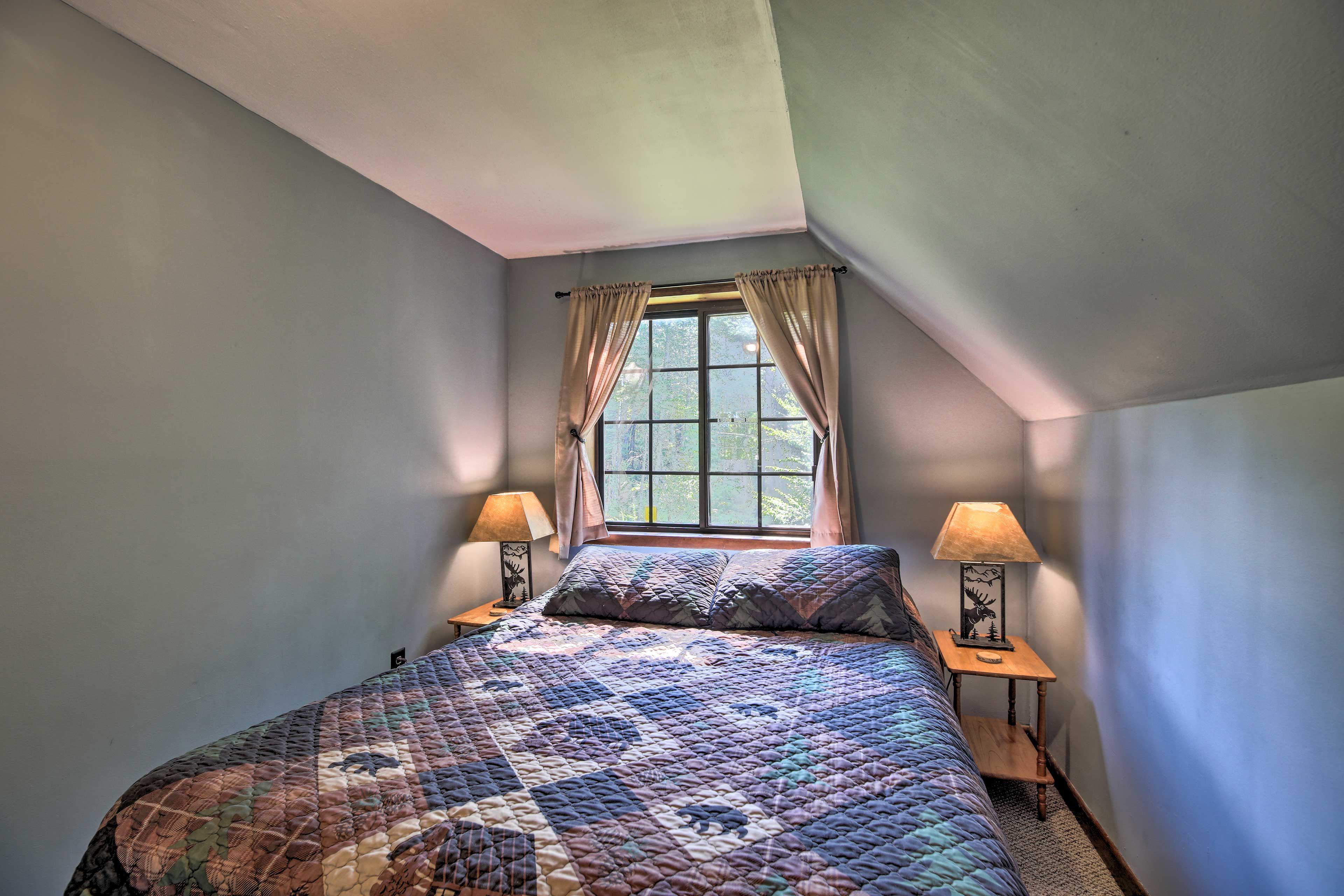 Bedroom 3 | Queen Bed