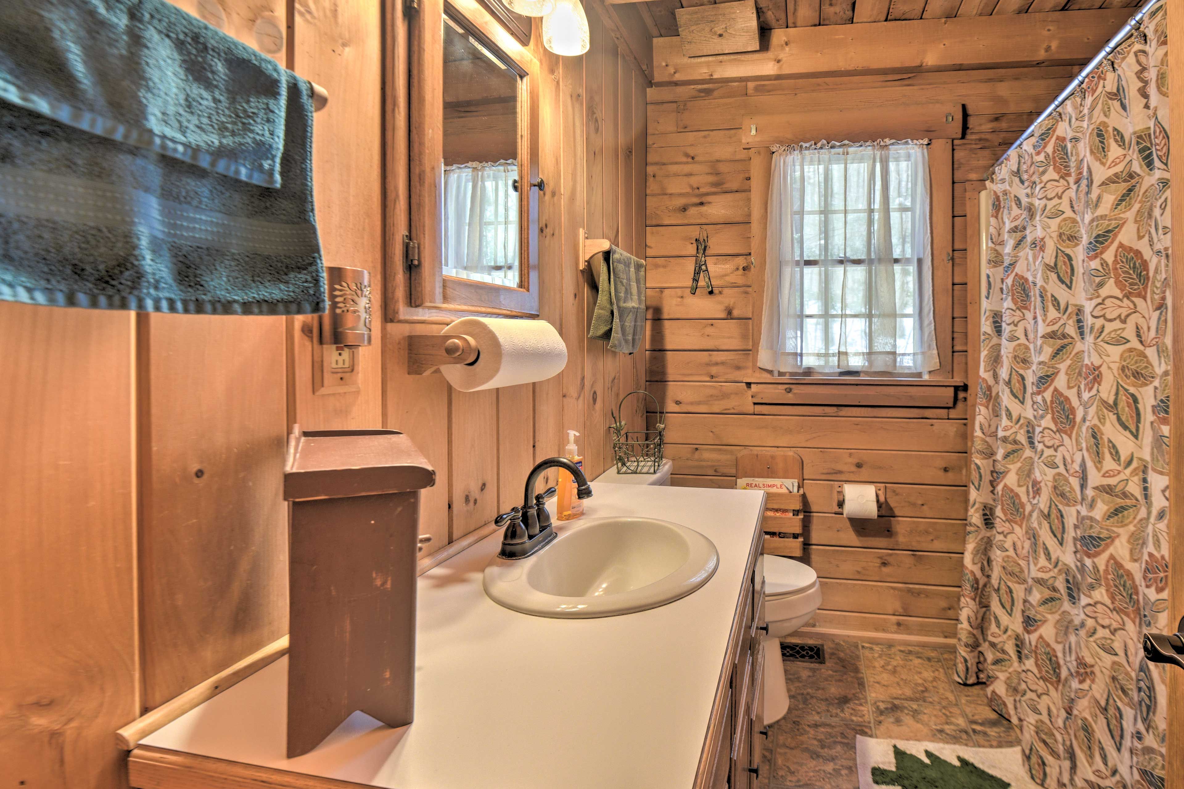Full Bathroom | Towels & Linens Provided