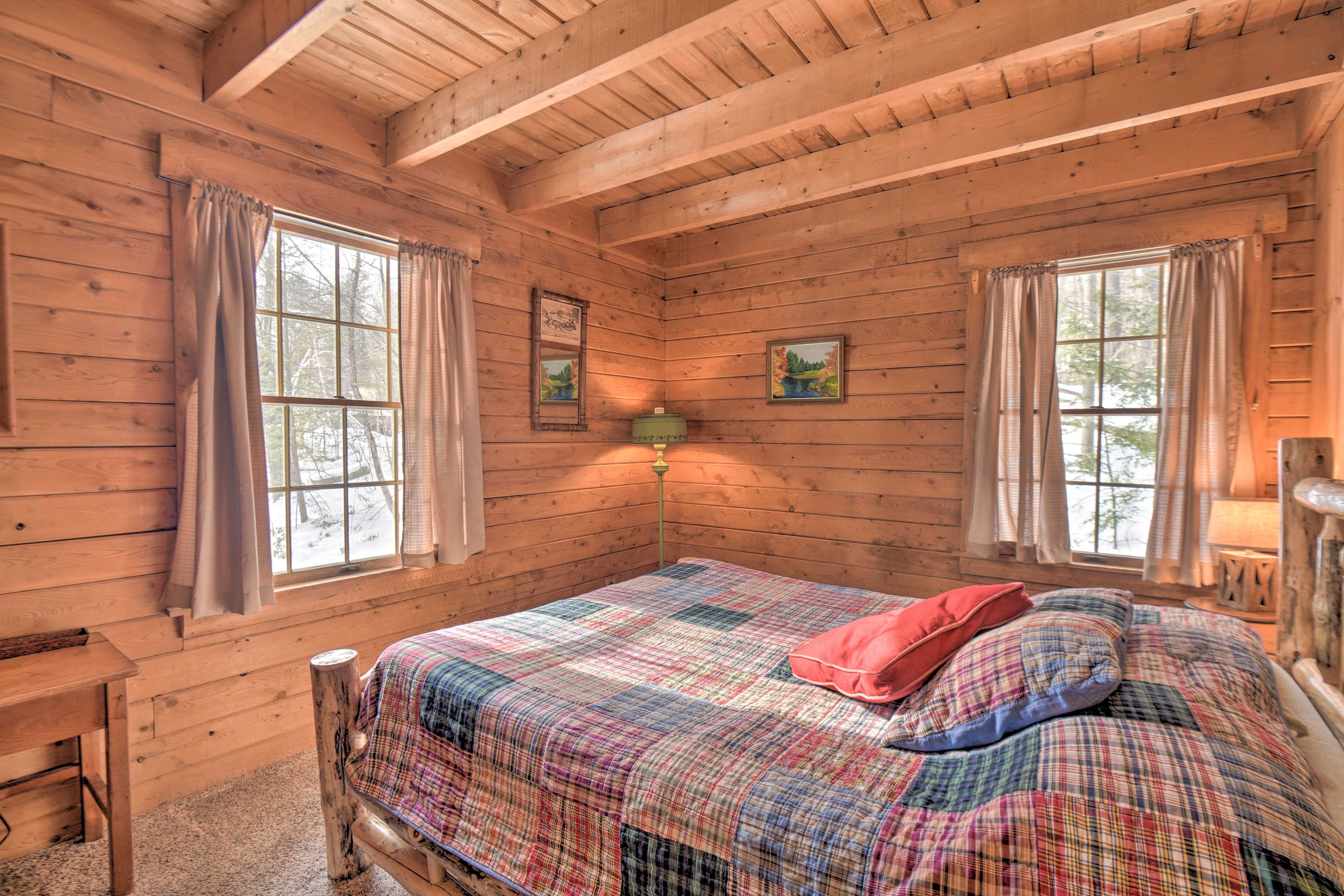 Bedroom 2 | Queen Bed