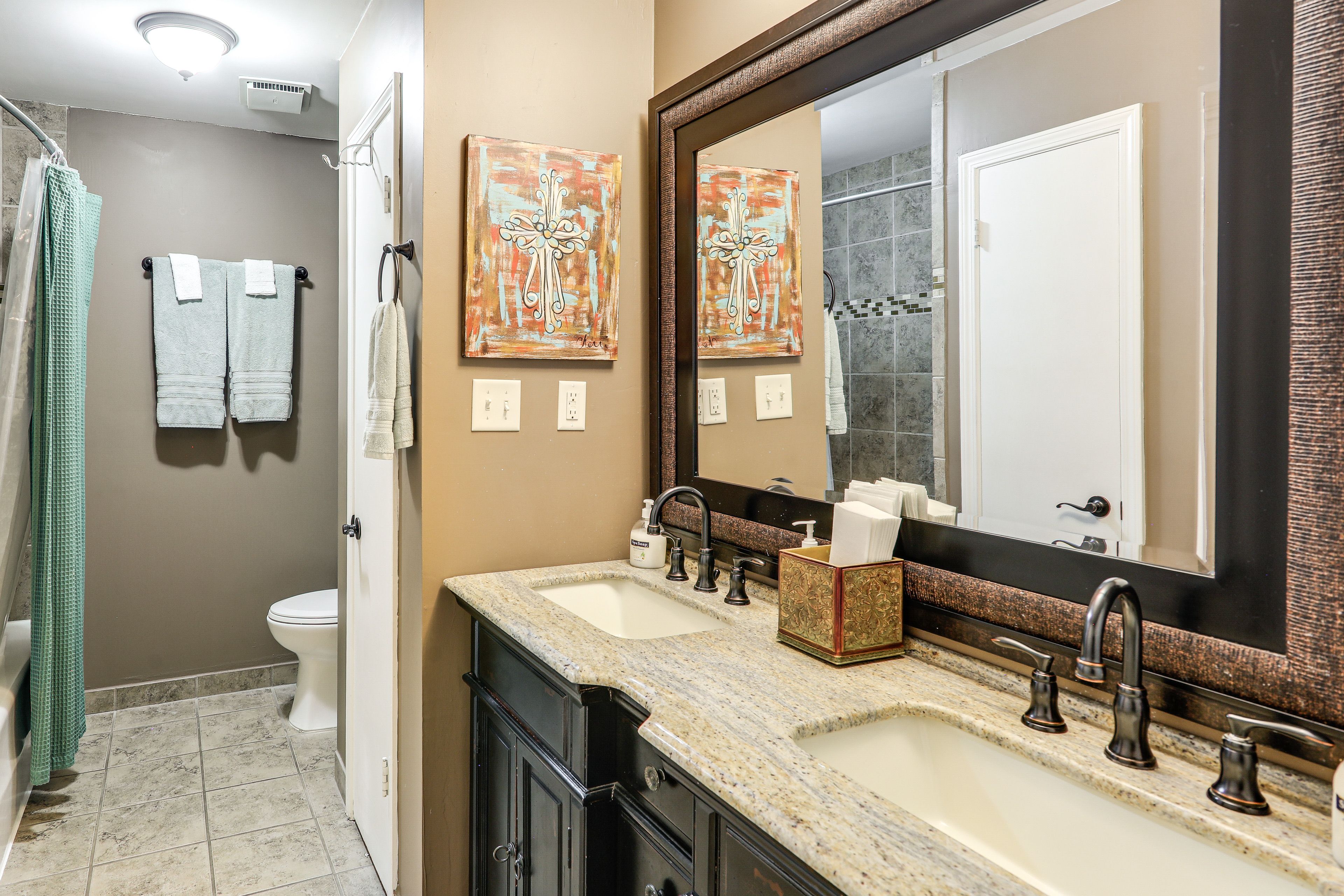 En-Suite Bathroom | Towels Provided