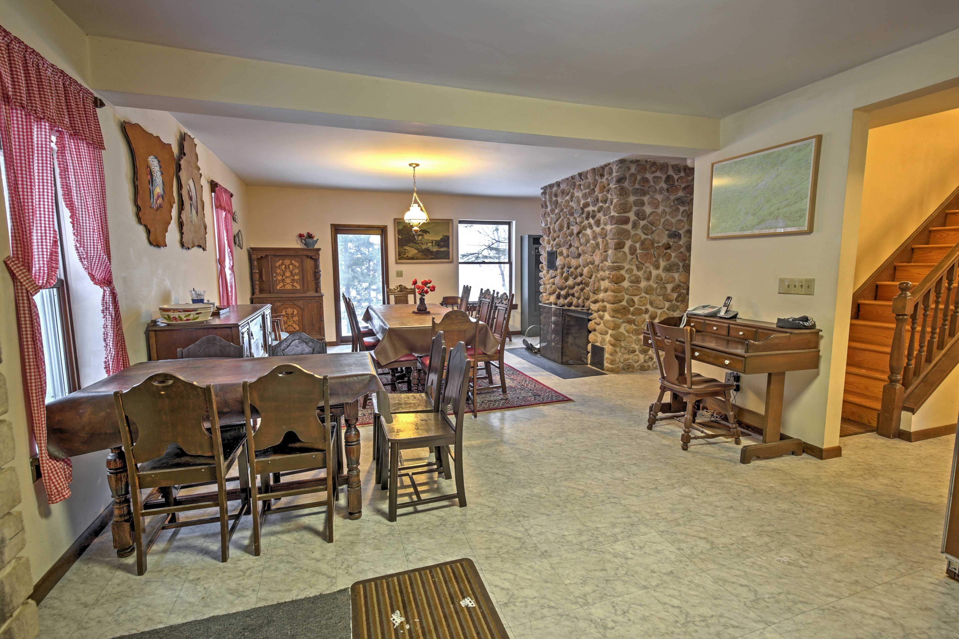 A grandiose flagstone fireplace centers the room.