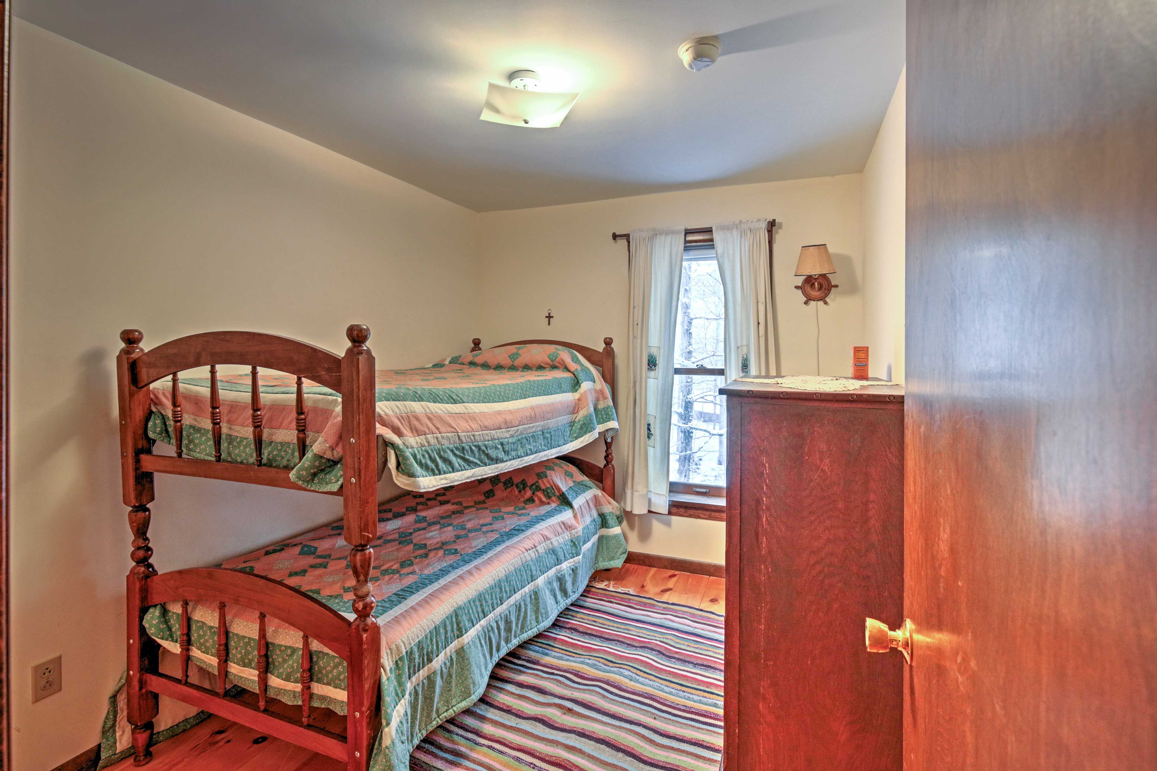 Tuck the kiddos into bed in this twin bunk bed.
