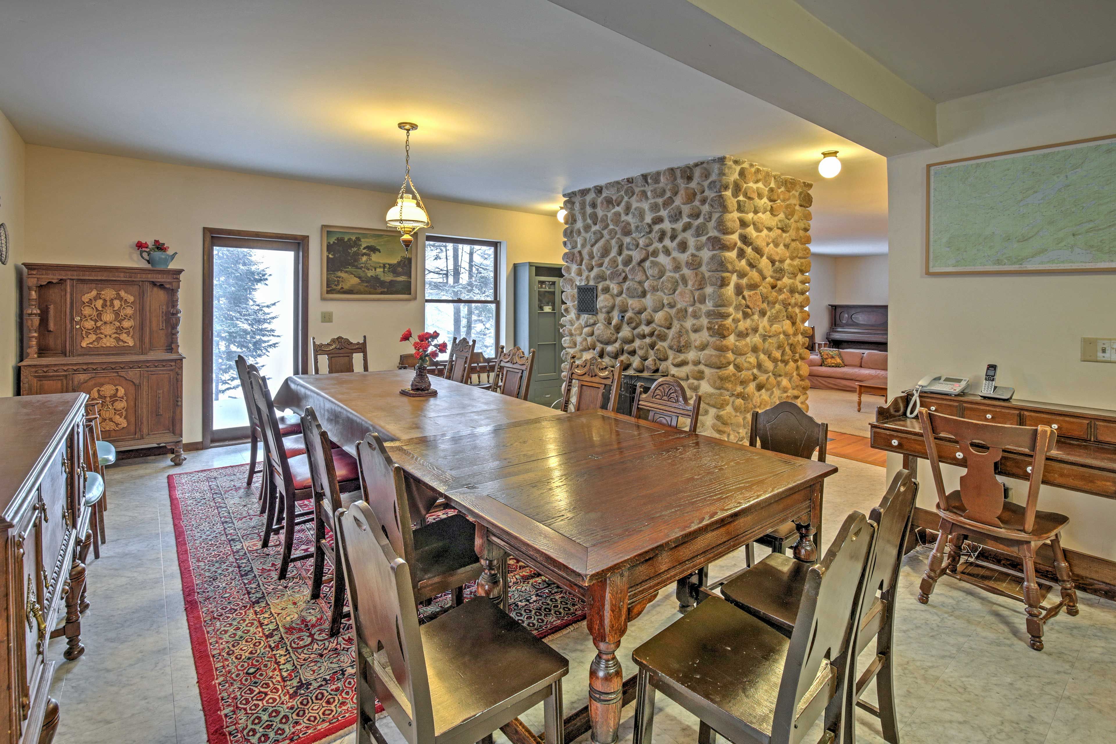 Taste the chef's creations at this expansive table.