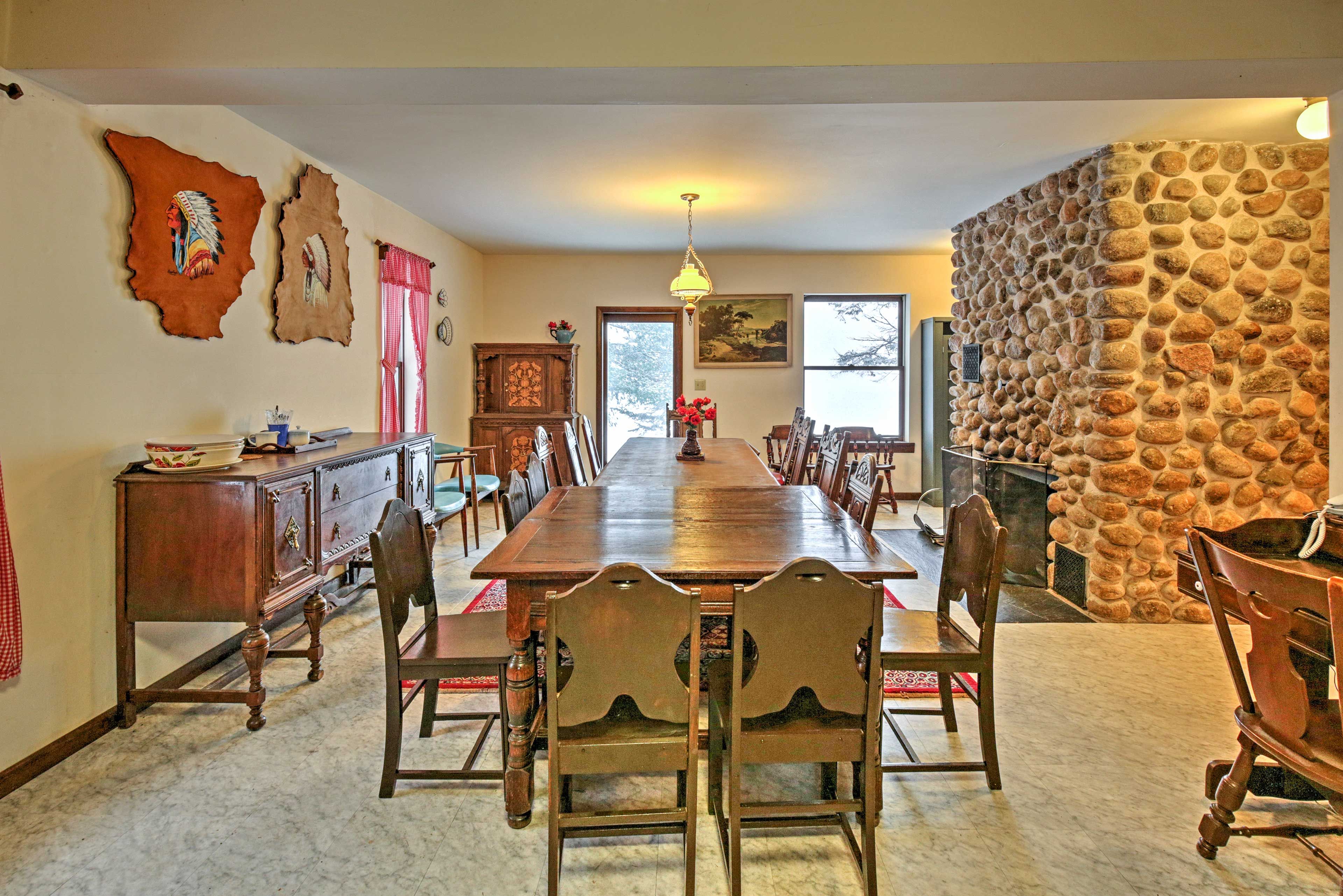 Your large group of up to 14 can easily all dine together.