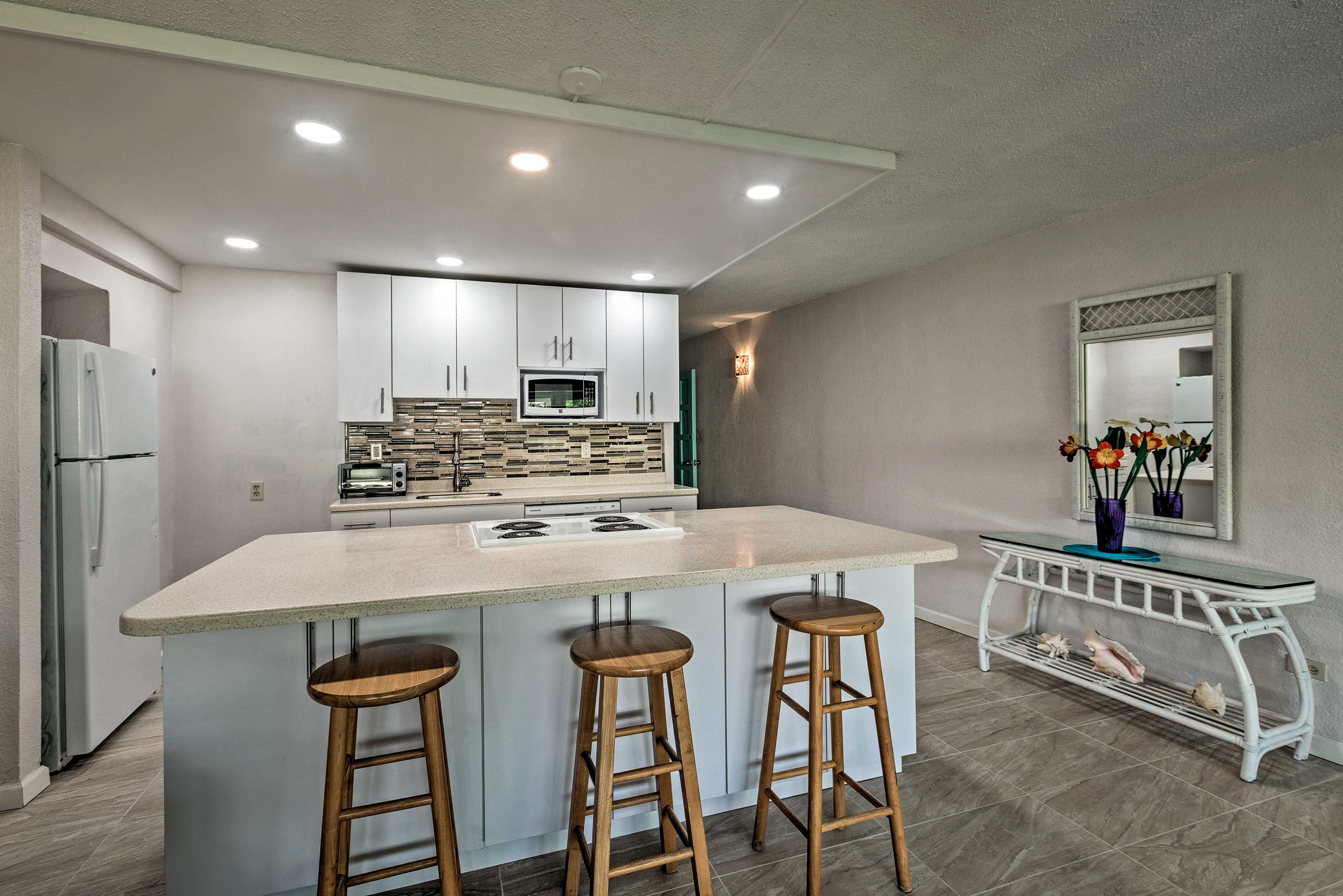 Kitchen | Fully Equipped | Dishware/Flatware | Pots/Pans