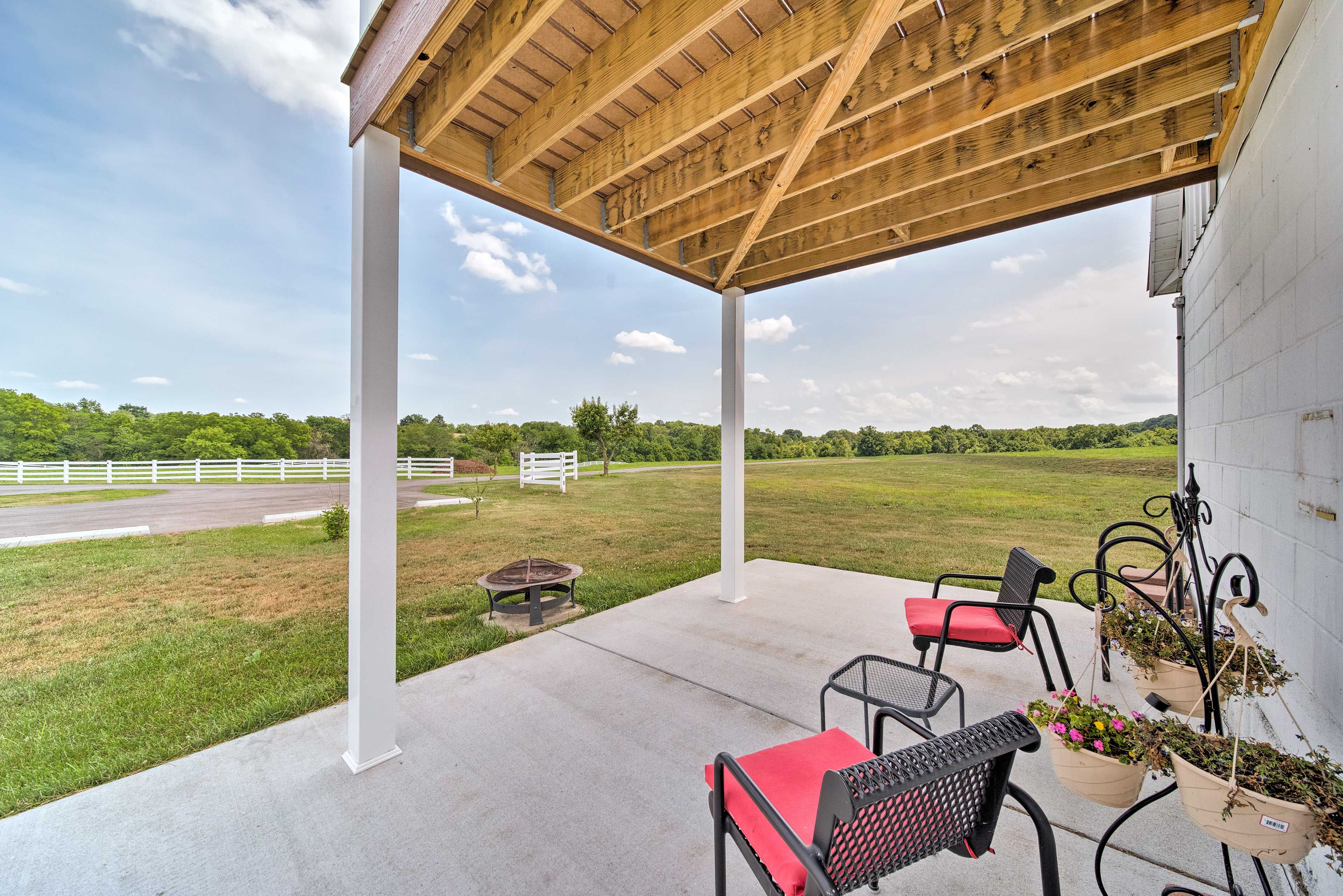 Private Covered Patio | Fire Pit