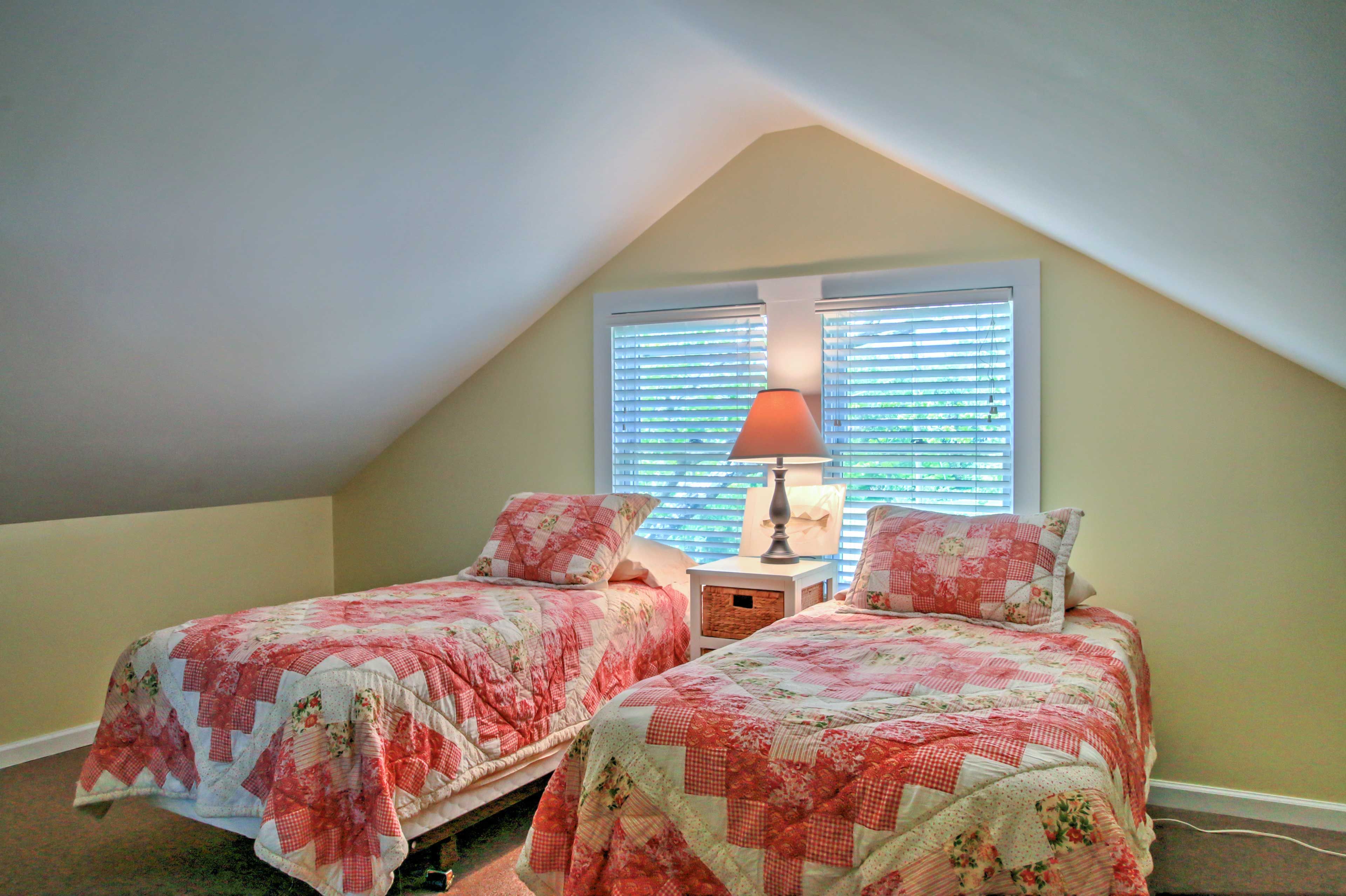Bedroom 2 | 2 Twin Beds | 2nd Floor